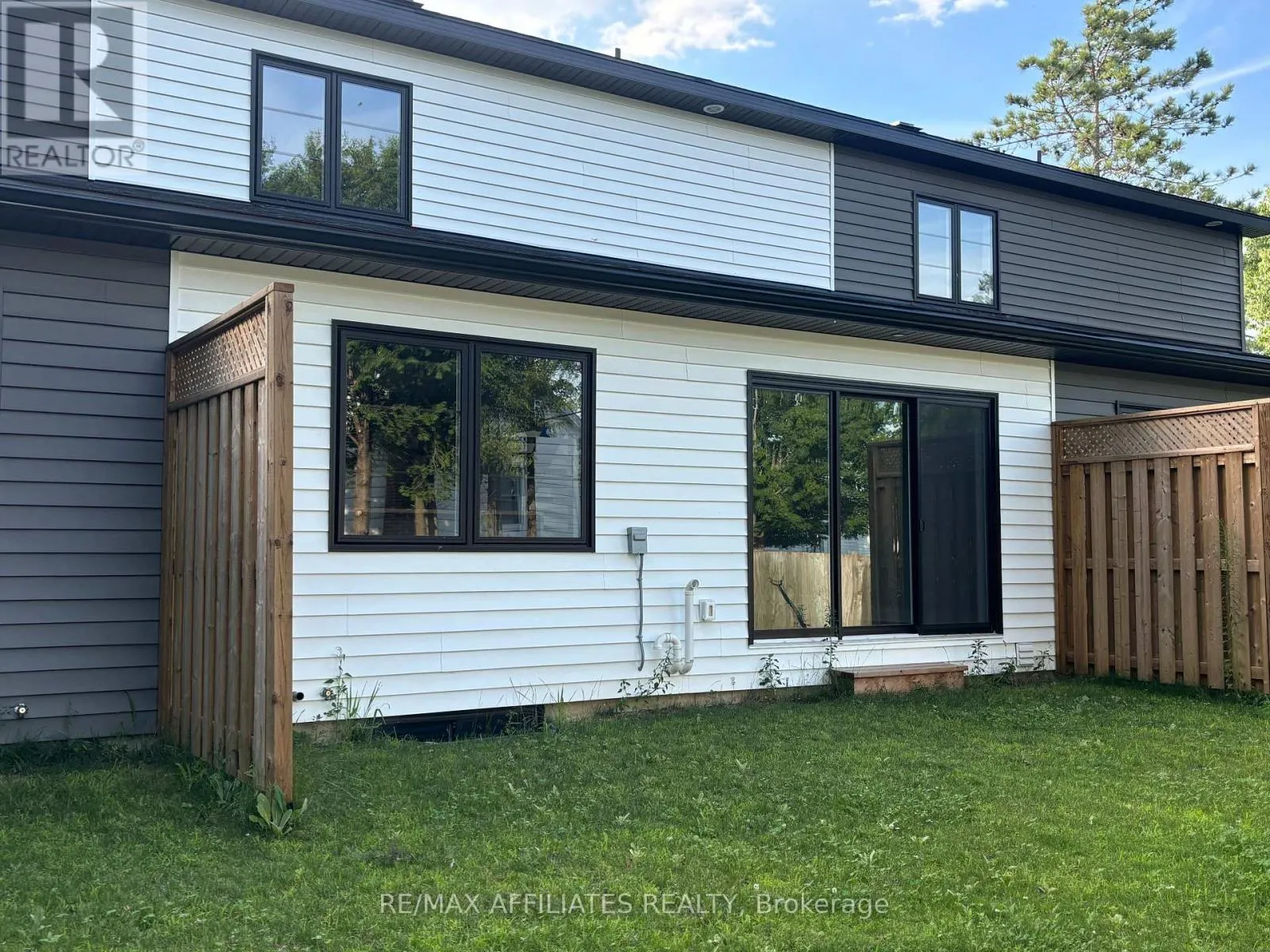 19B DUNDAS STREET