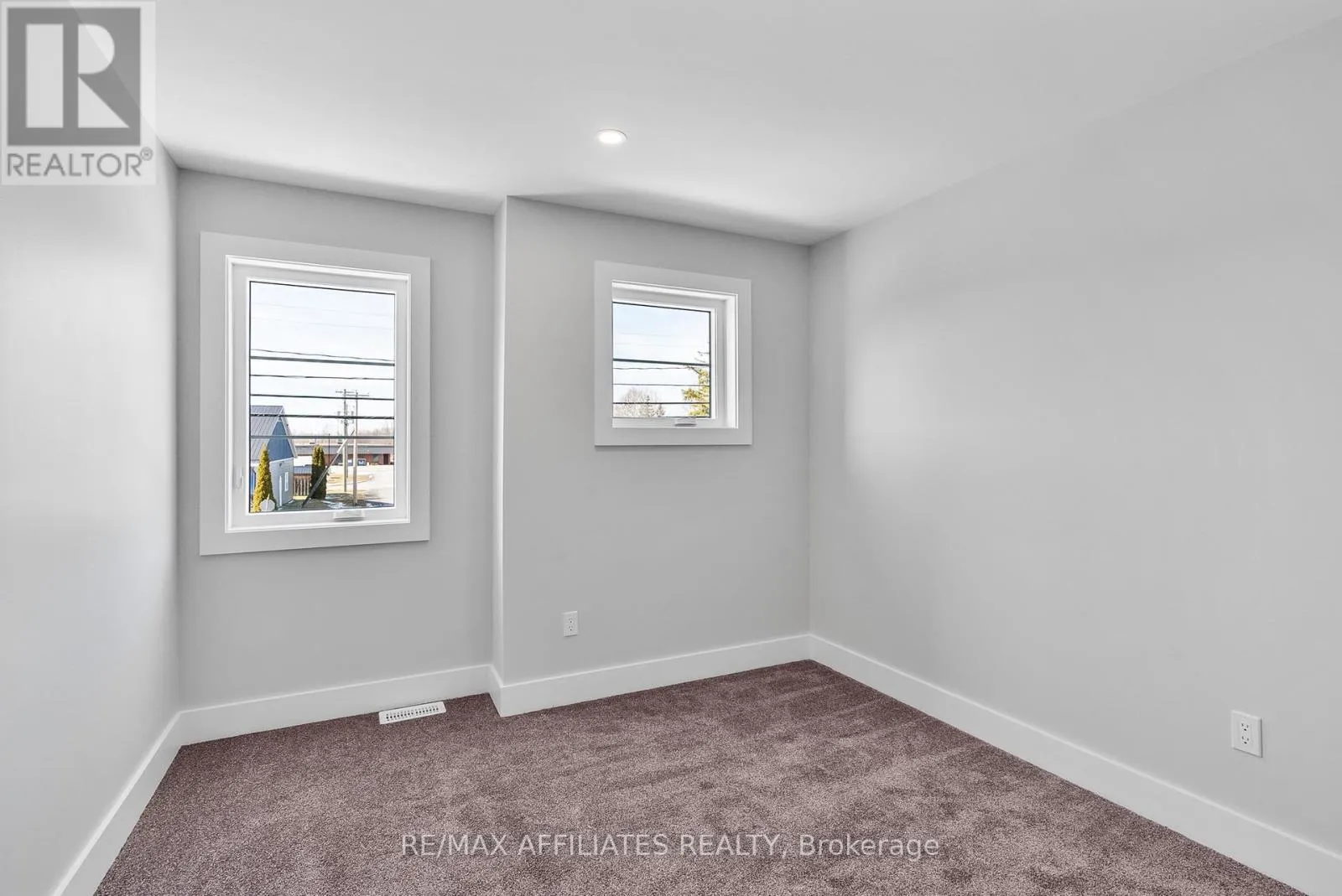 19B DUNDAS STREET