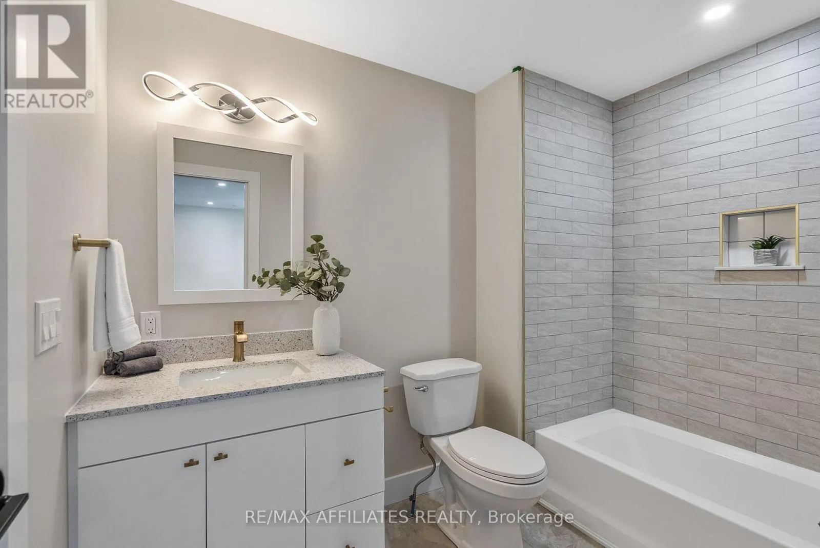 19B DUNDAS STREET