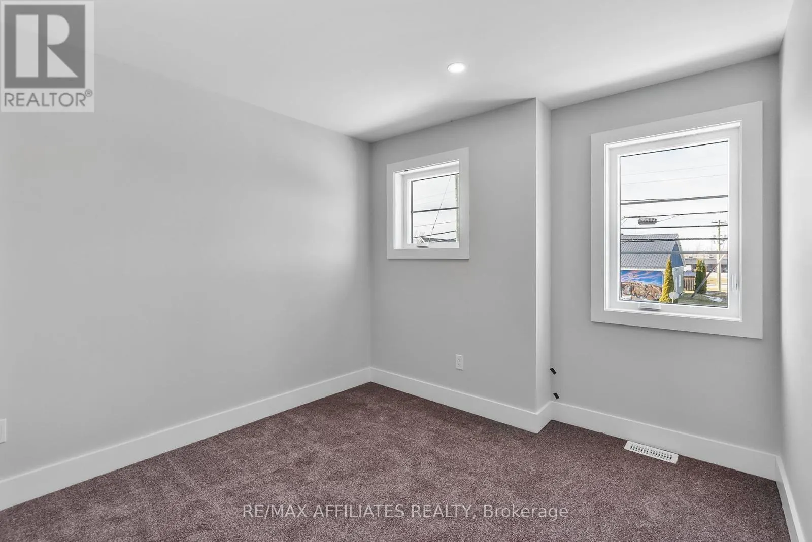 19B DUNDAS STREET