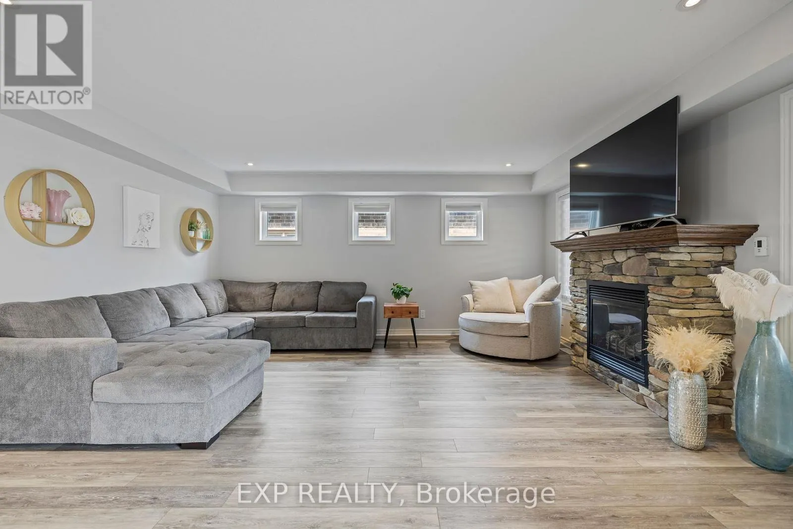 6540 RICHARD CRESCENT