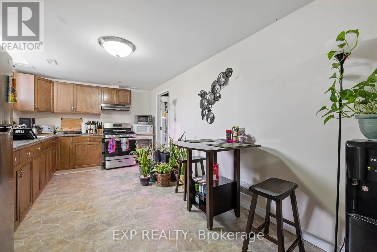 6540 RICHARD CRESCENT