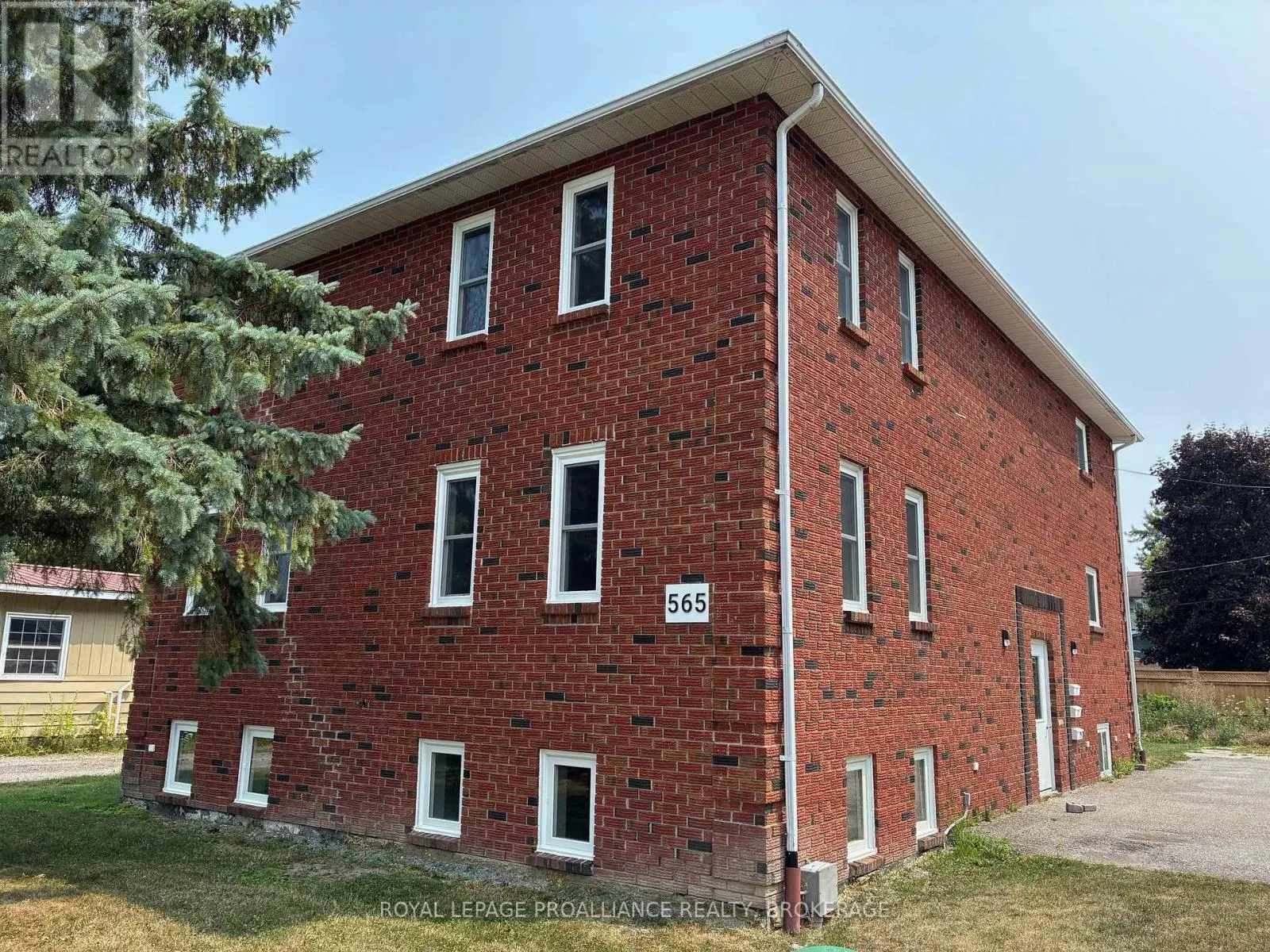 565 EMMA STREET