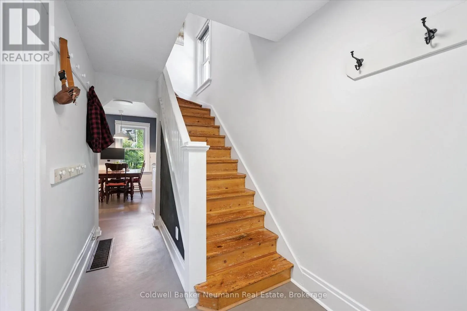 27 LAWRENCE AVENUE