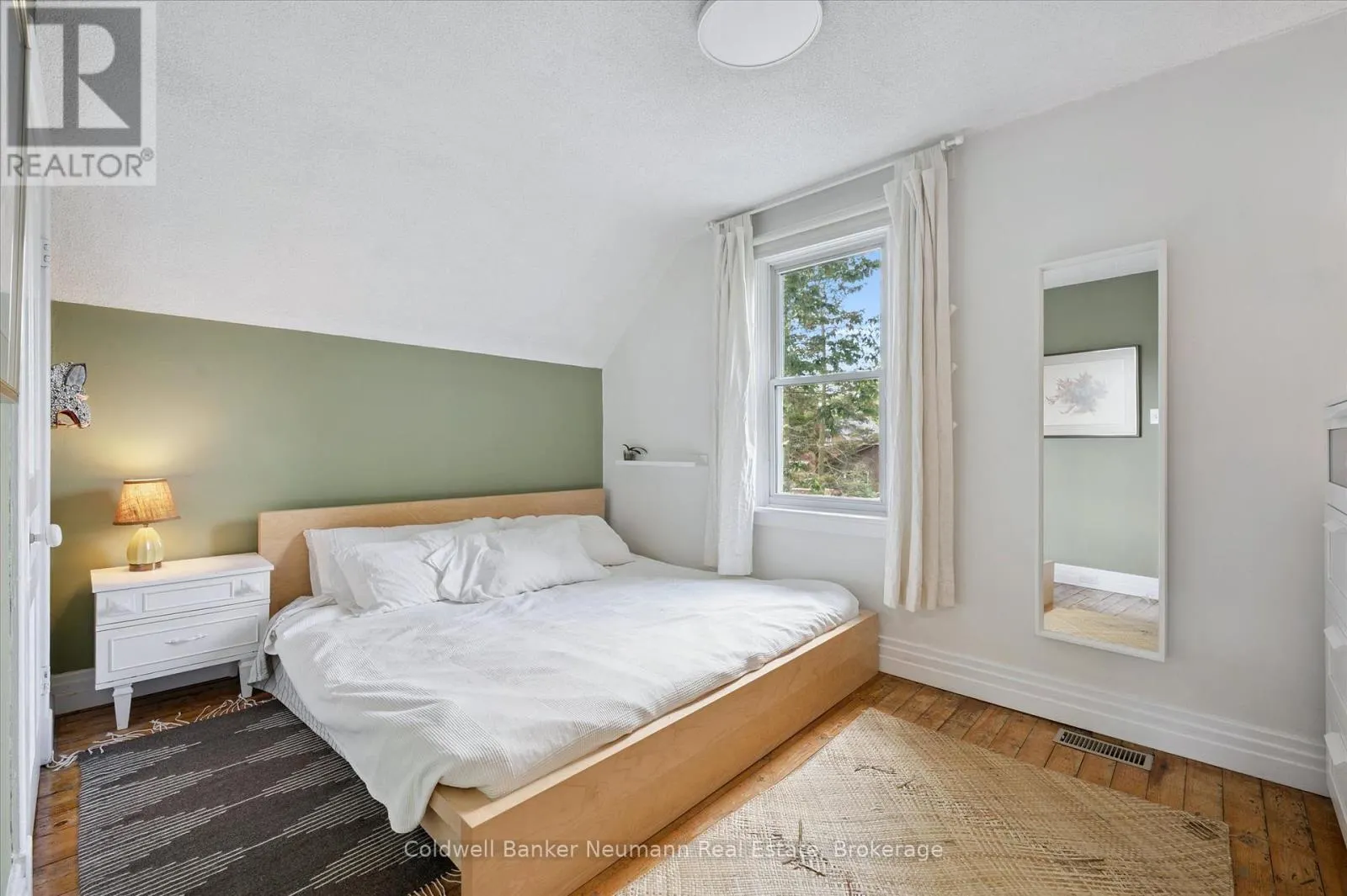 27 LAWRENCE AVENUE