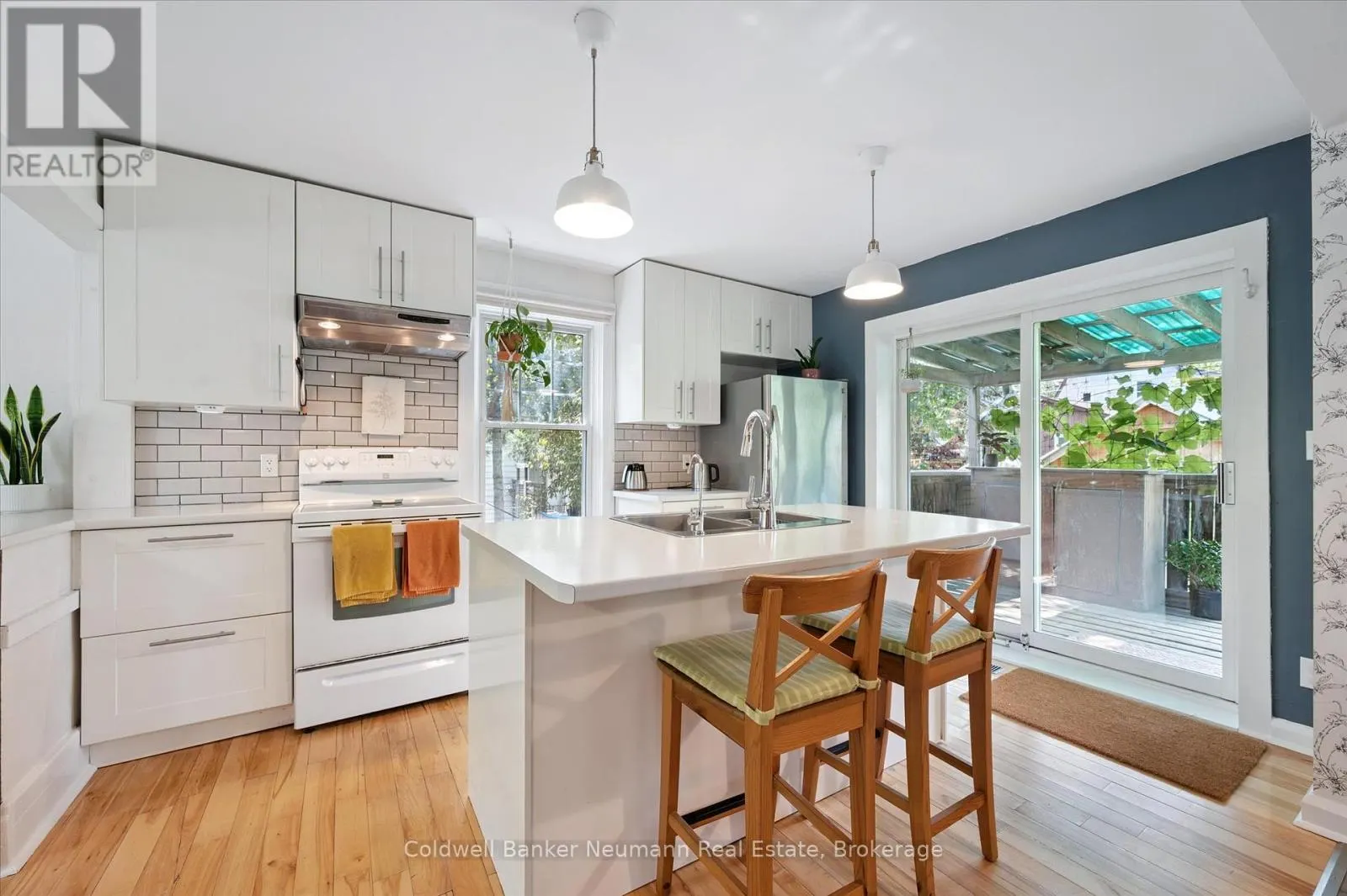 27 LAWRENCE AVENUE