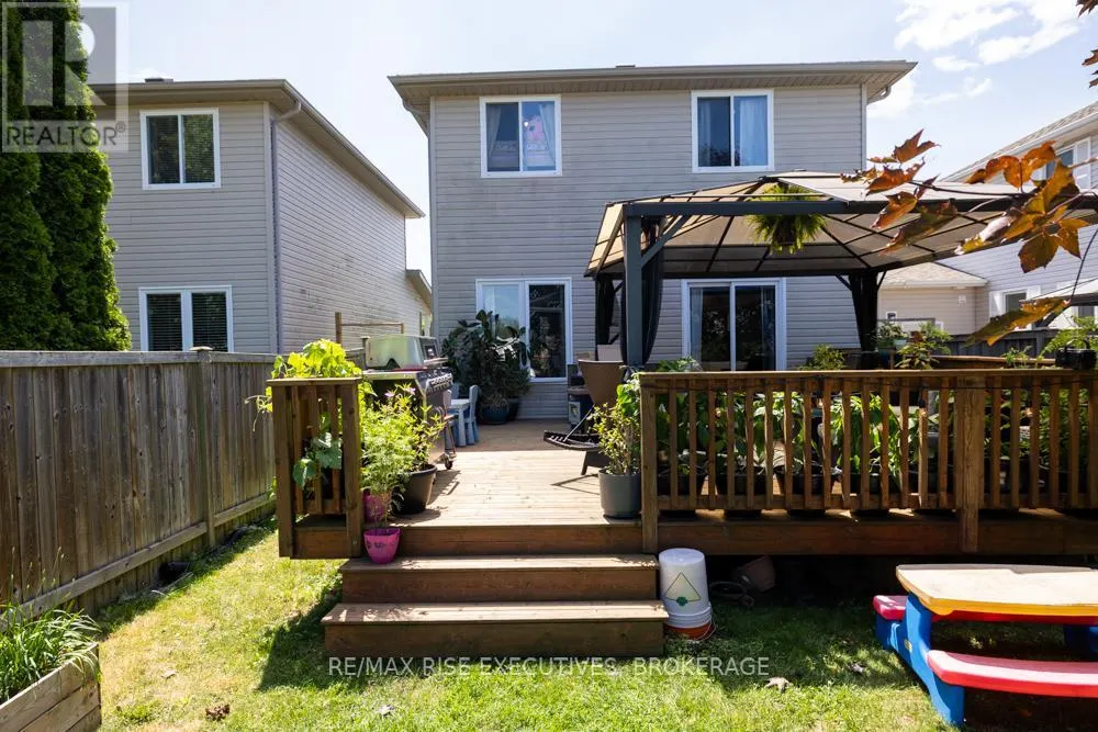 105 MCKEOWN CRESCENT