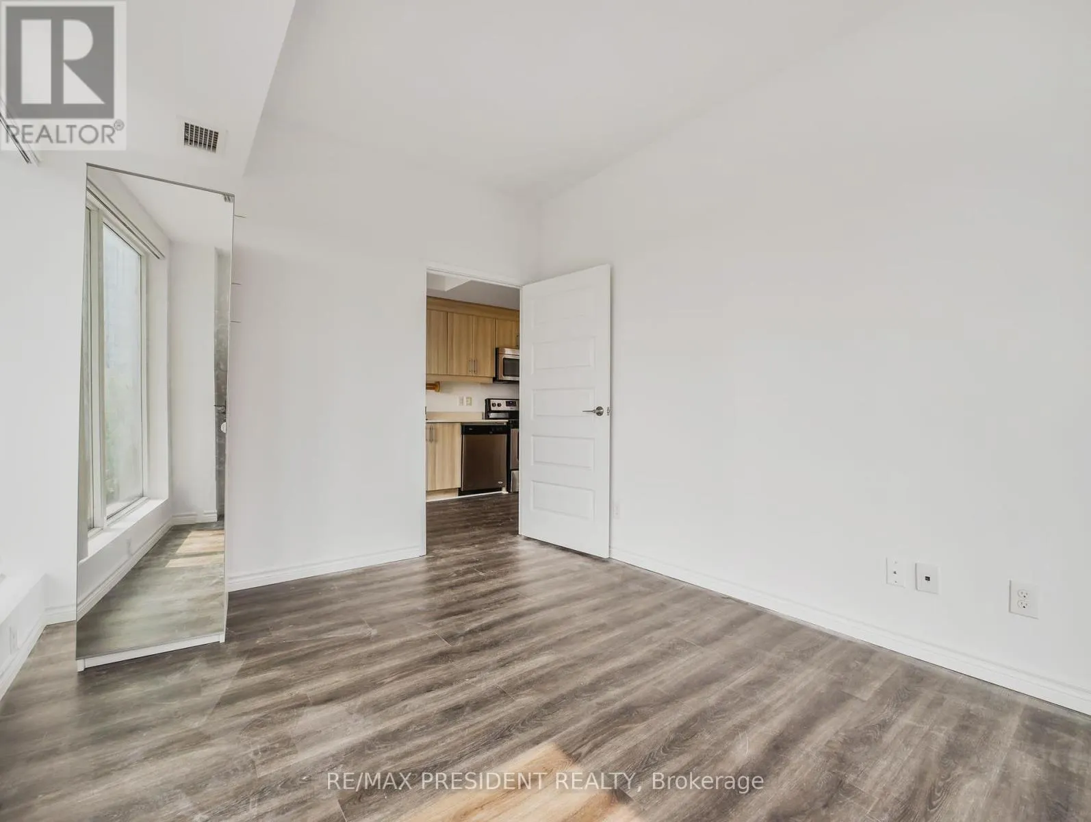 601 - 160 KING STREET N