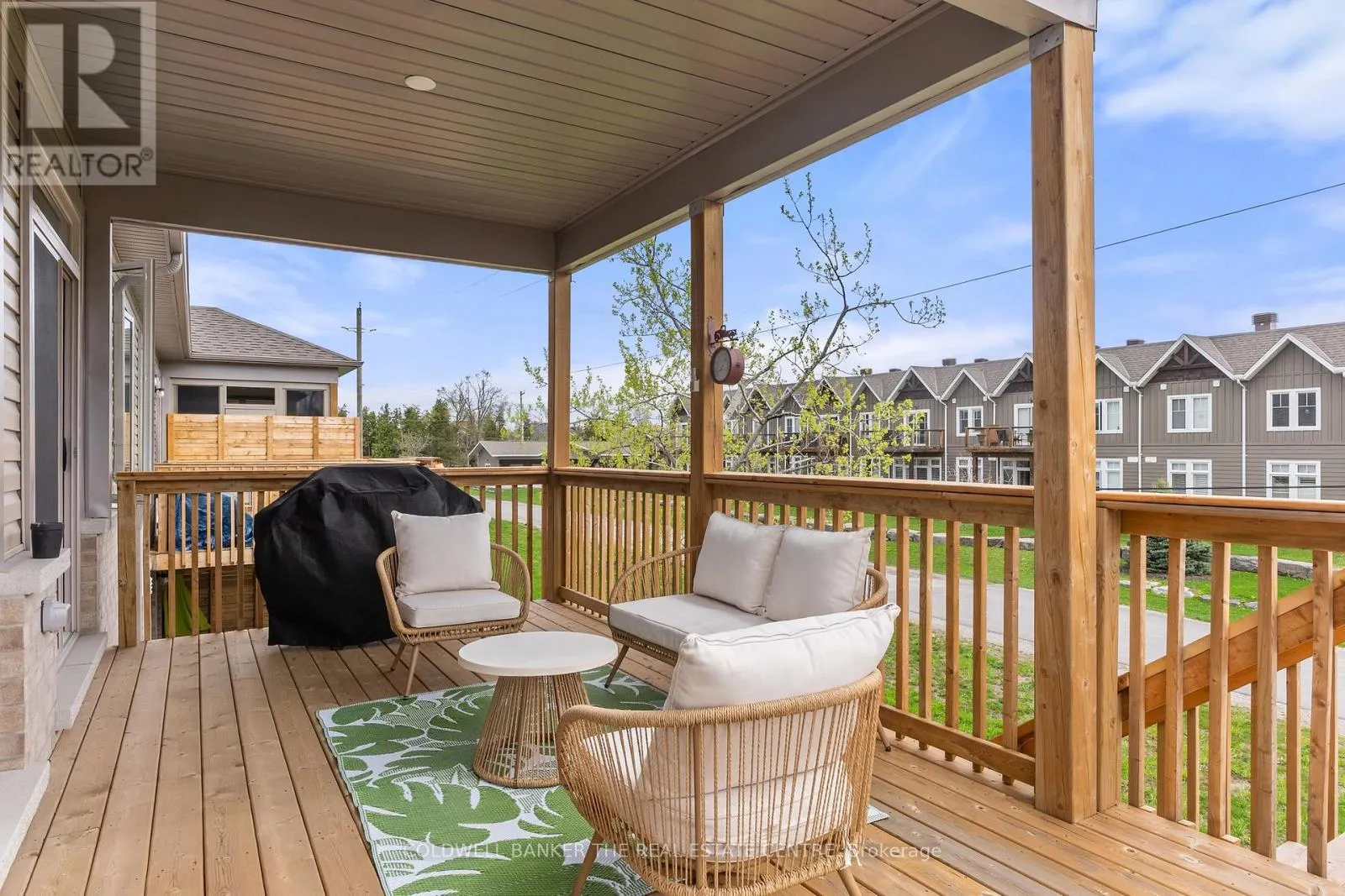 38 - 17 LAKEWOOD CRESCENT S