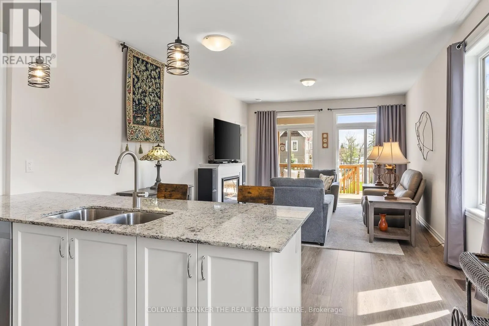 38 - 17 LAKEWOOD CRESCENT S