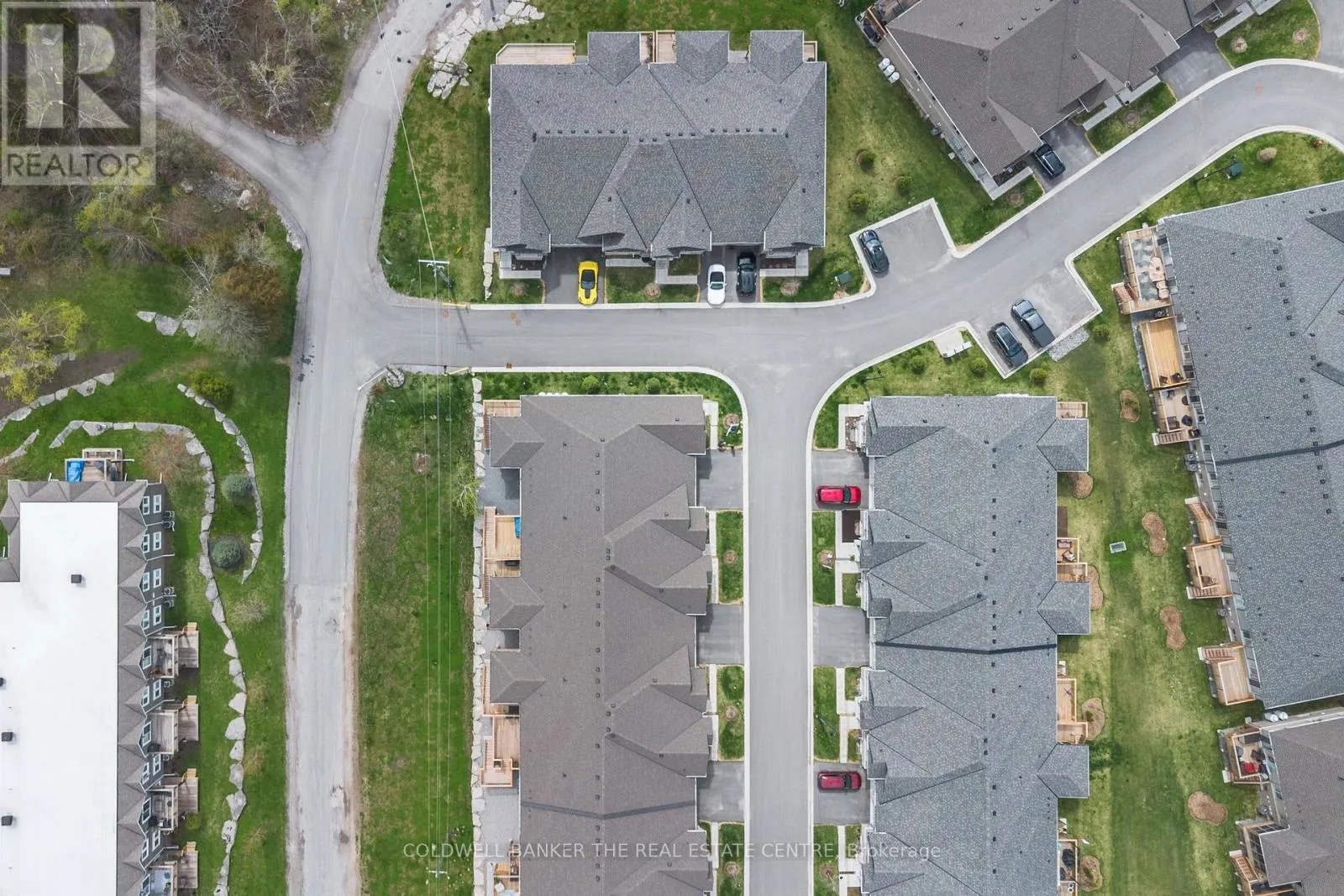 38 - 17 LAKEWOOD CRESCENT S