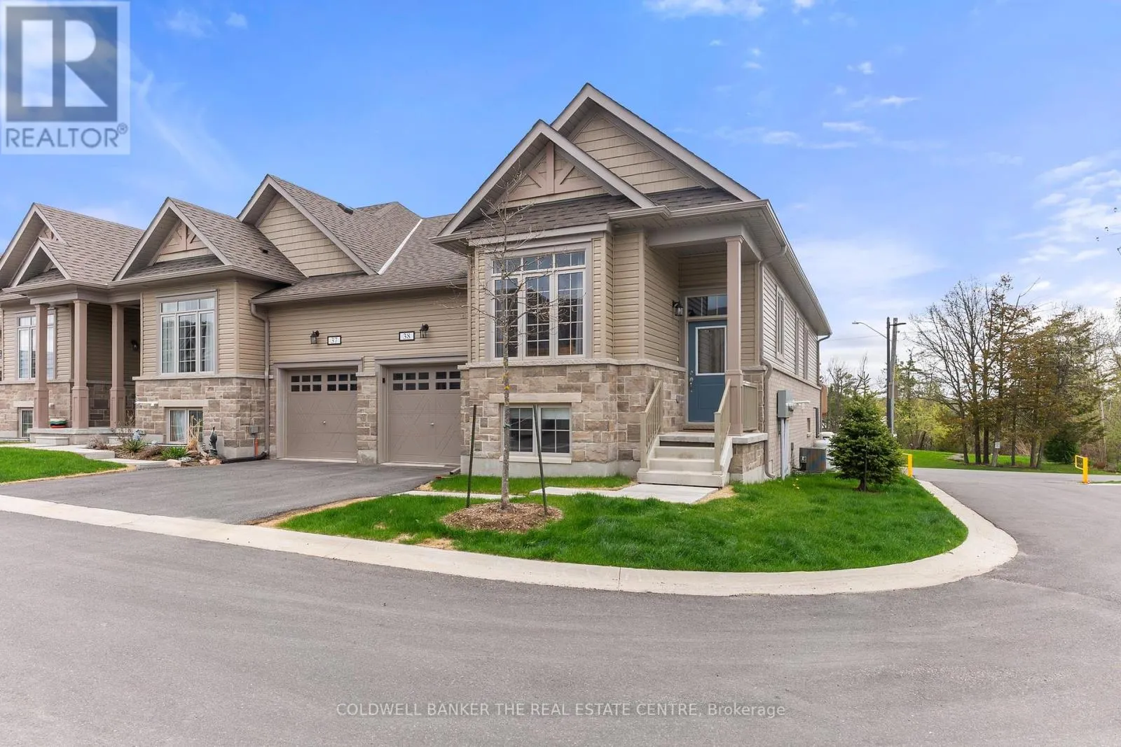 38 - 17 LAKEWOOD CRESCENT S