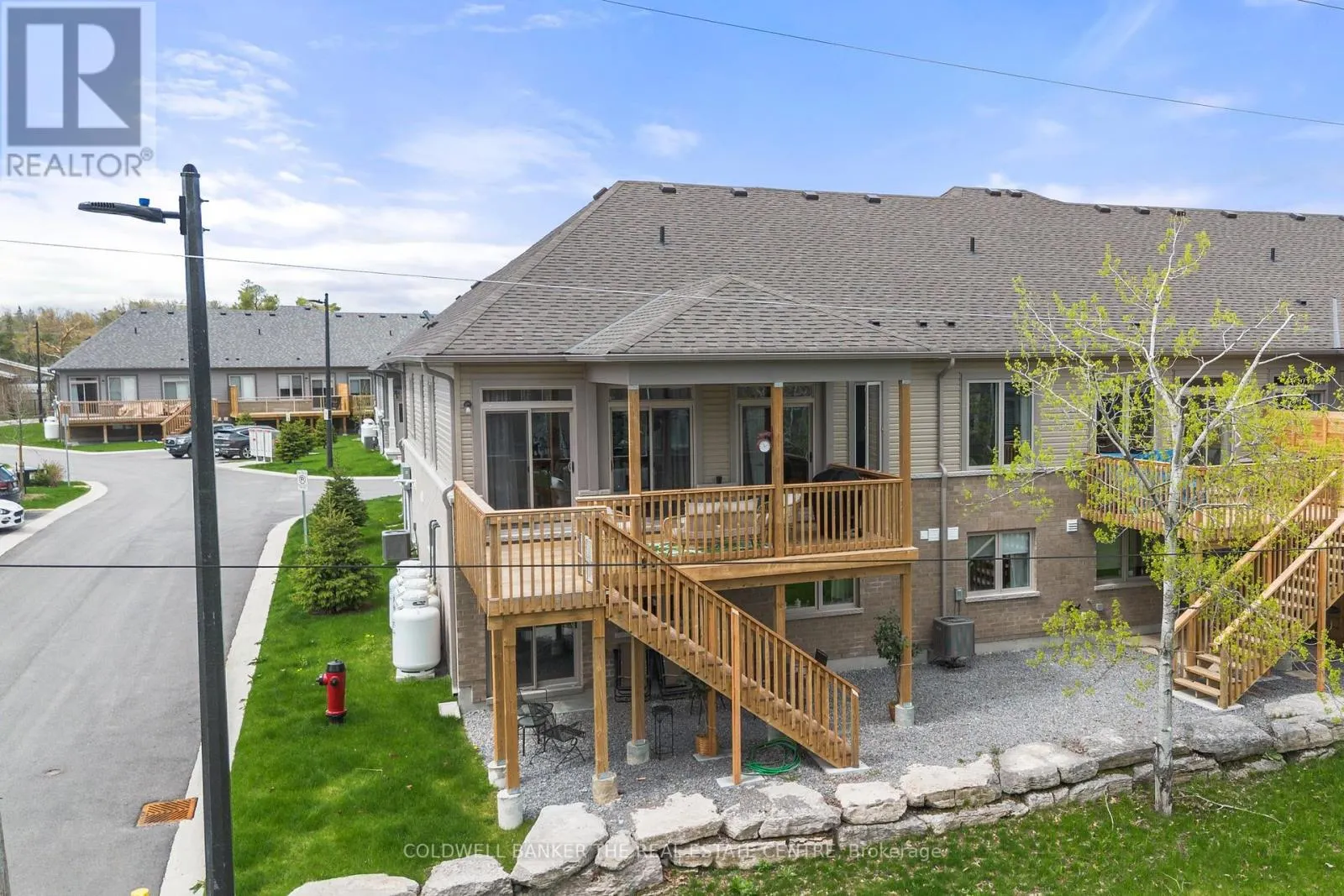 38 - 17 LAKEWOOD CRESCENT S