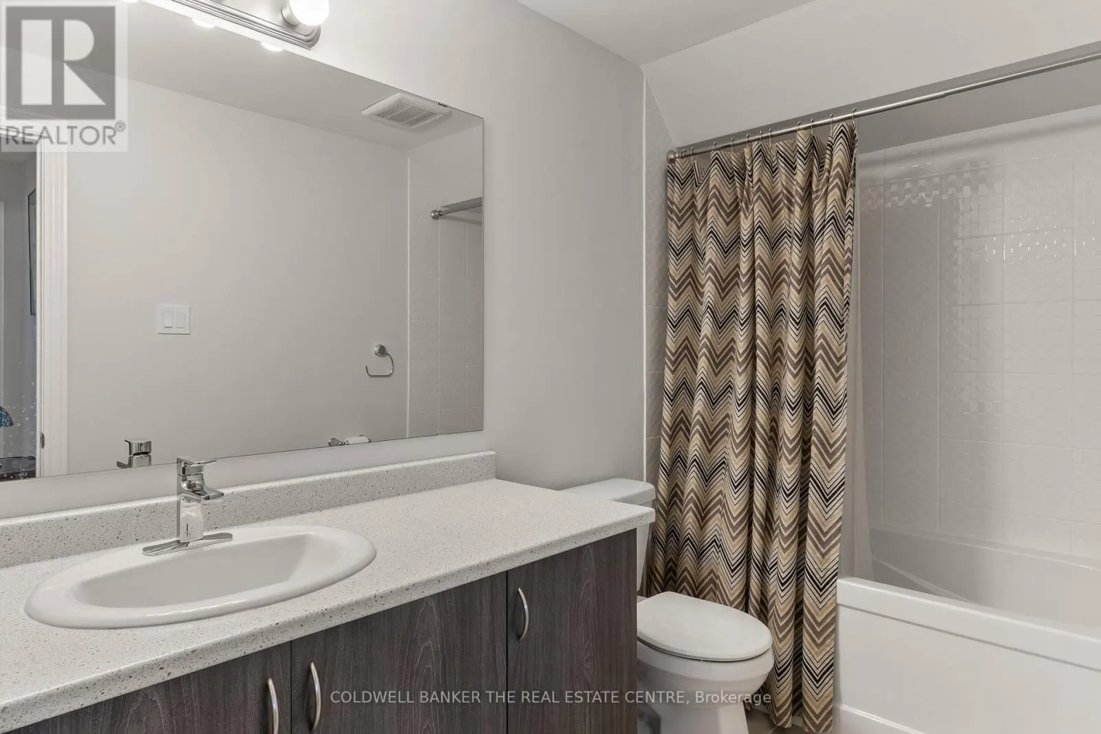 38 - 17 LAKEWOOD CRESCENT S