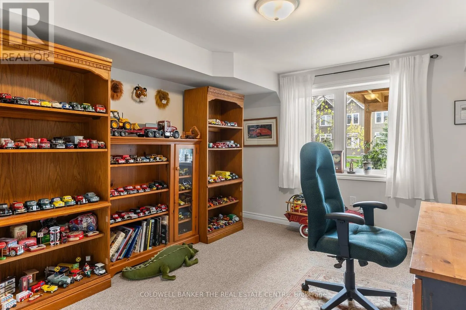 38 - 17 LAKEWOOD CRESCENT S