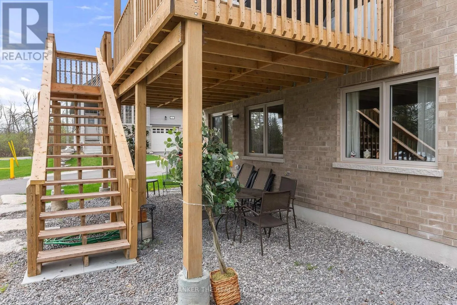 38 - 17 LAKEWOOD CRESCENT S