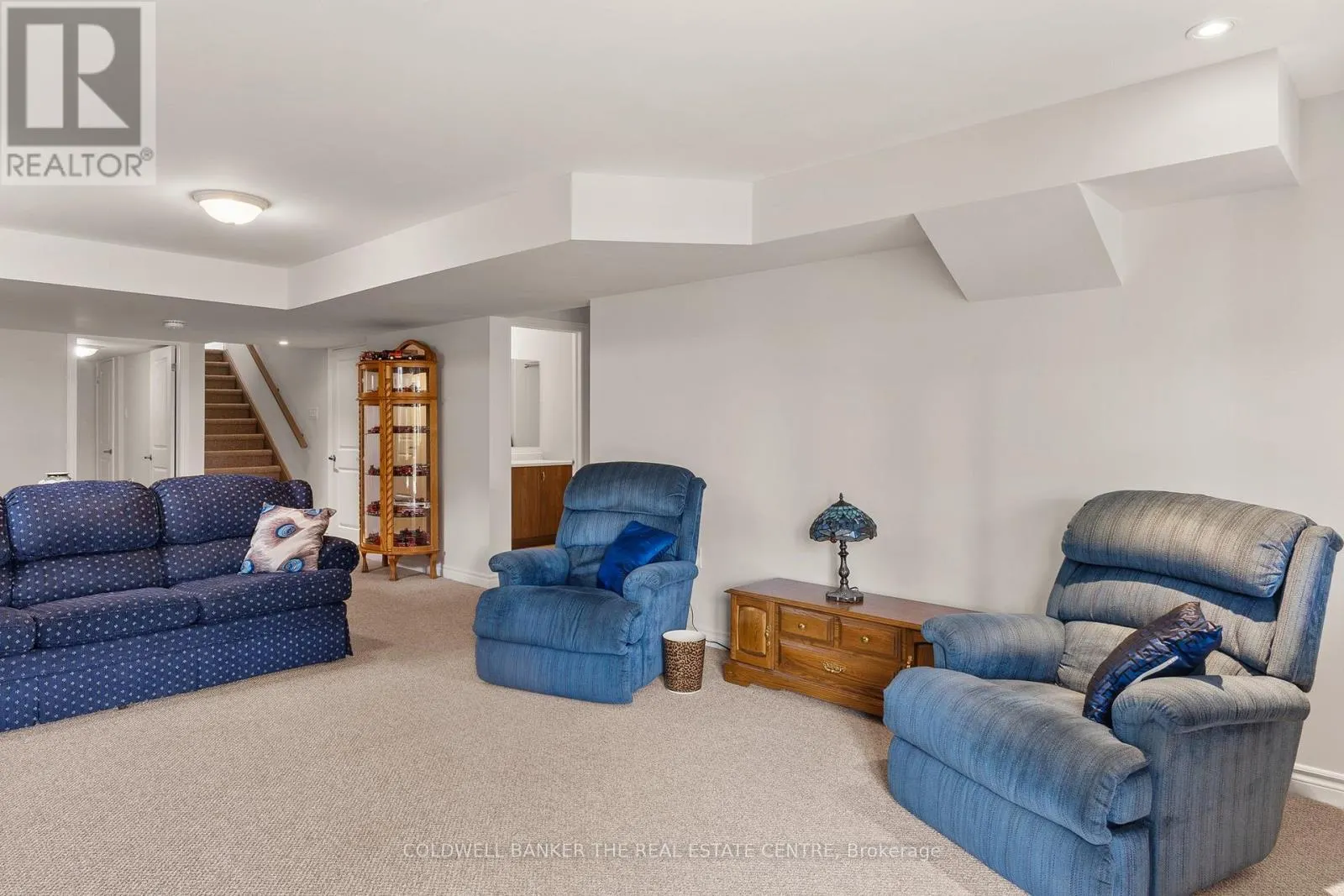 38 - 17 LAKEWOOD CRESCENT S