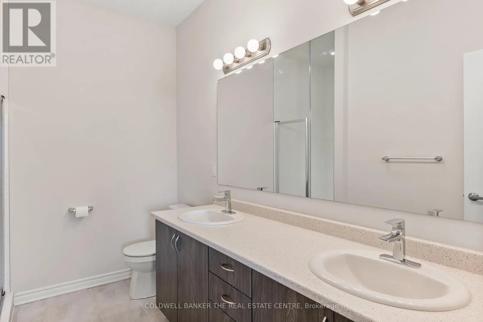 38 - 17 LAKEWOOD CRESCENT S