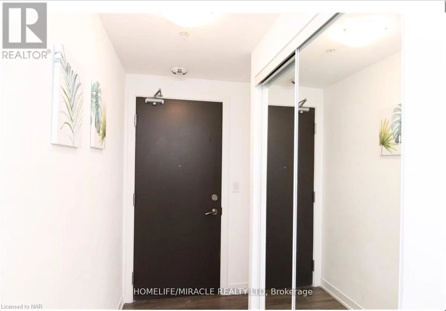 208 - 550 NORTH SERVICE ROAD