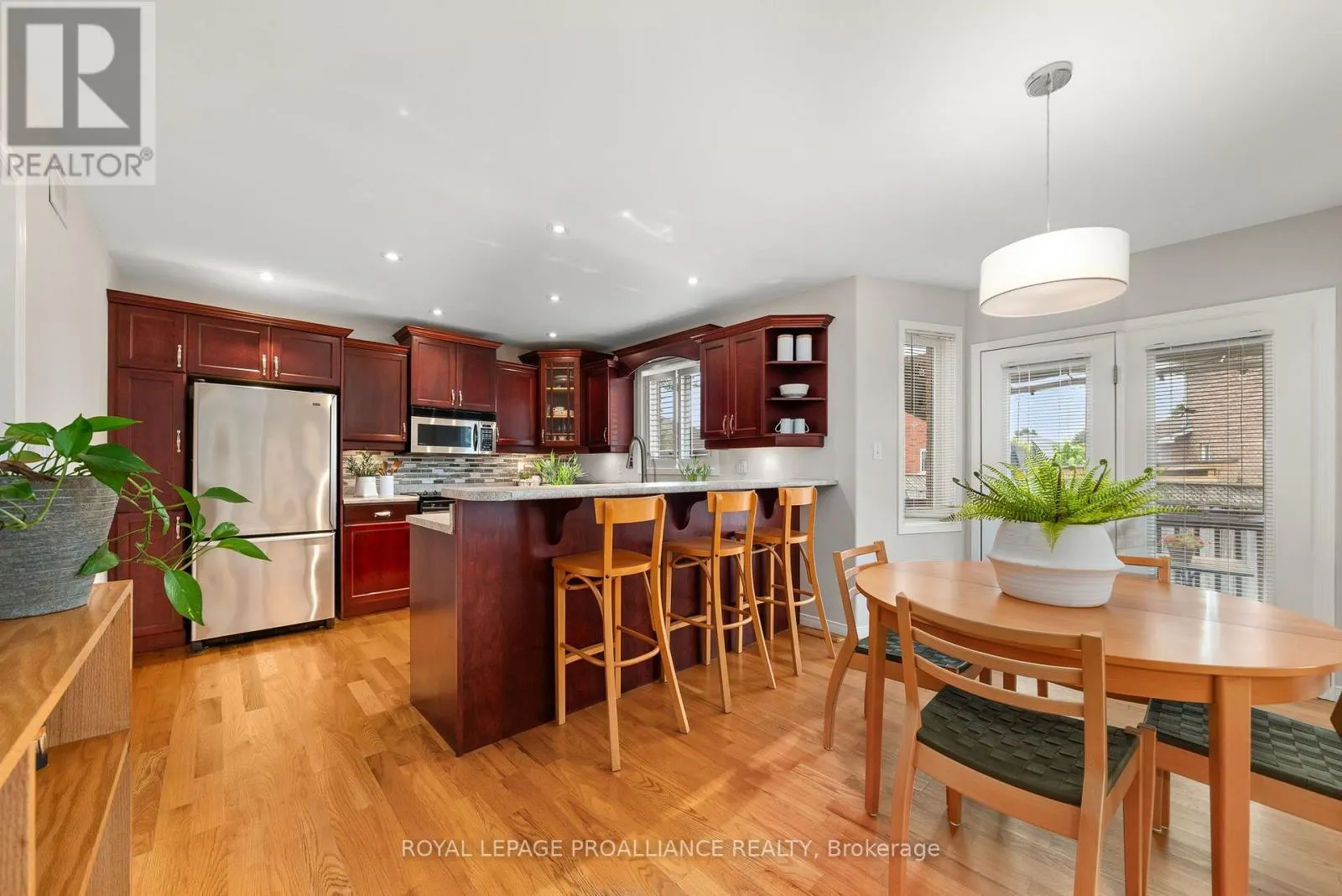 8 LINDEN LANE