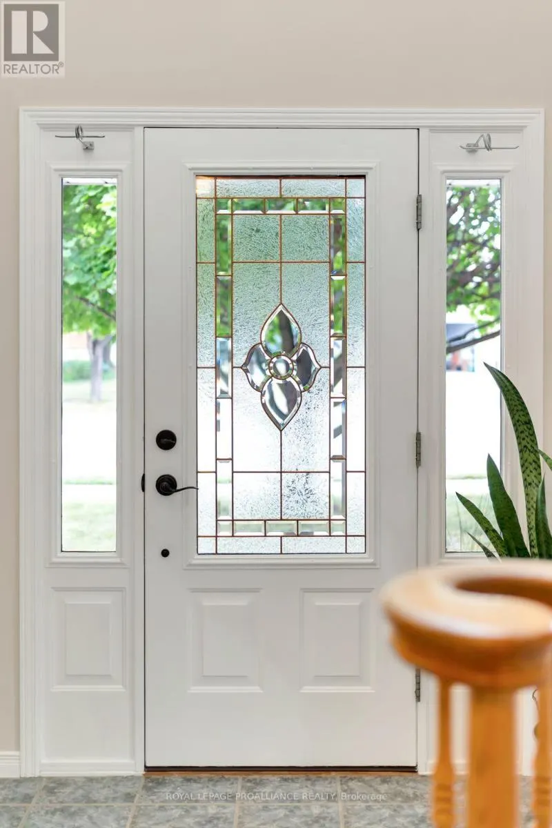 8 LINDEN LANE
