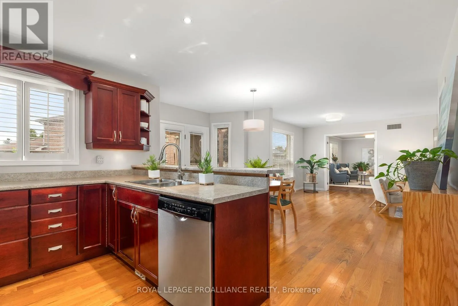 8 LINDEN LANE
