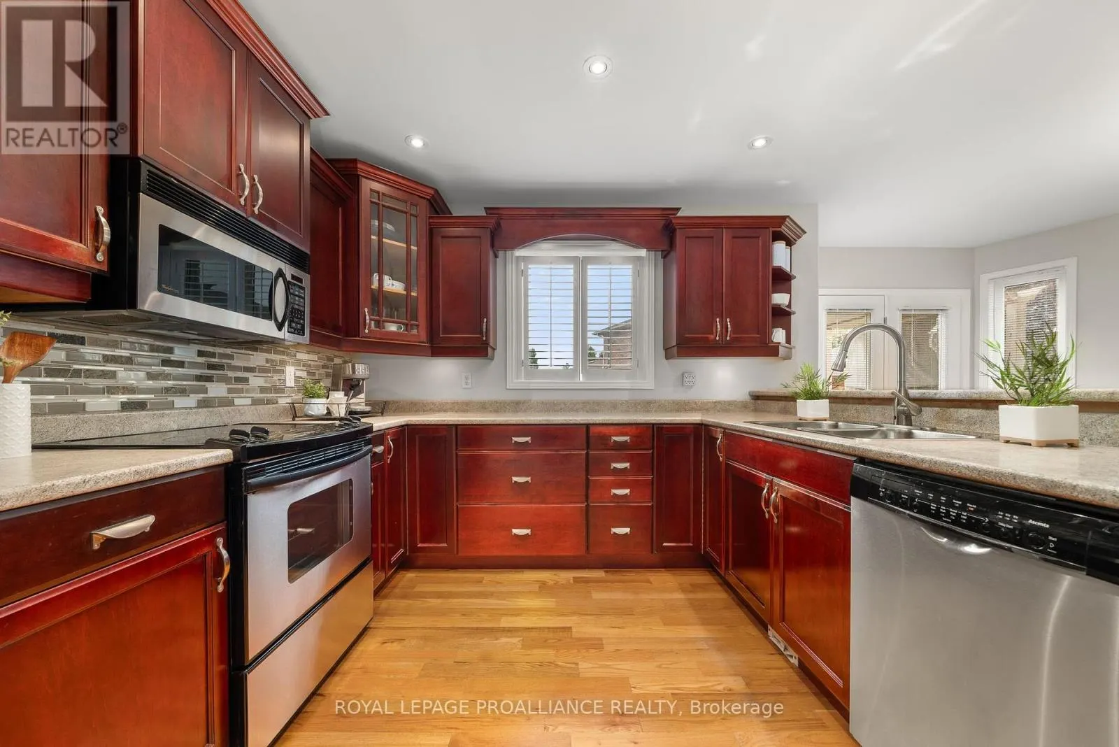 8 LINDEN LANE
