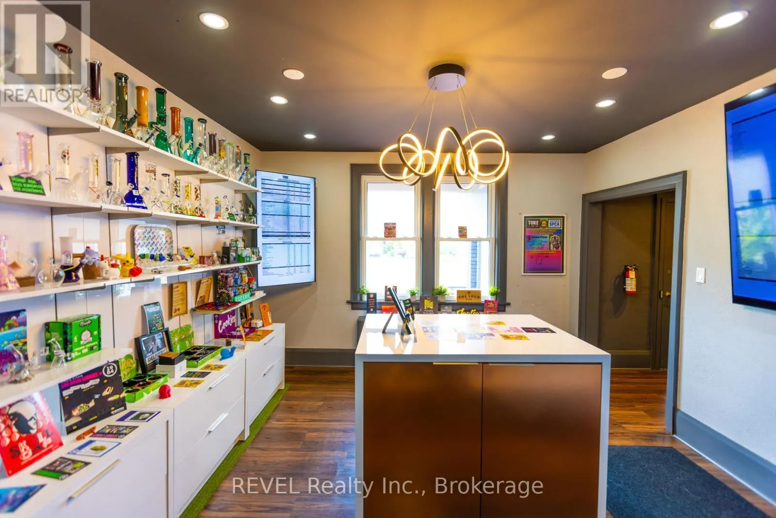 8568 LUNDYS LANE