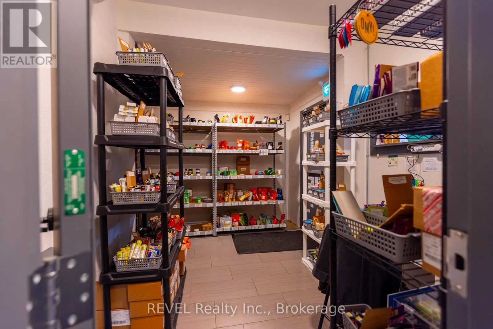 8568 LUNDYS LANE