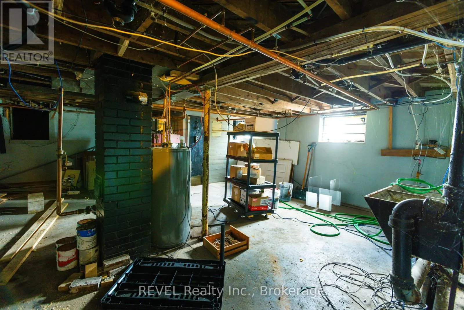 8568 LUNDYS LANE