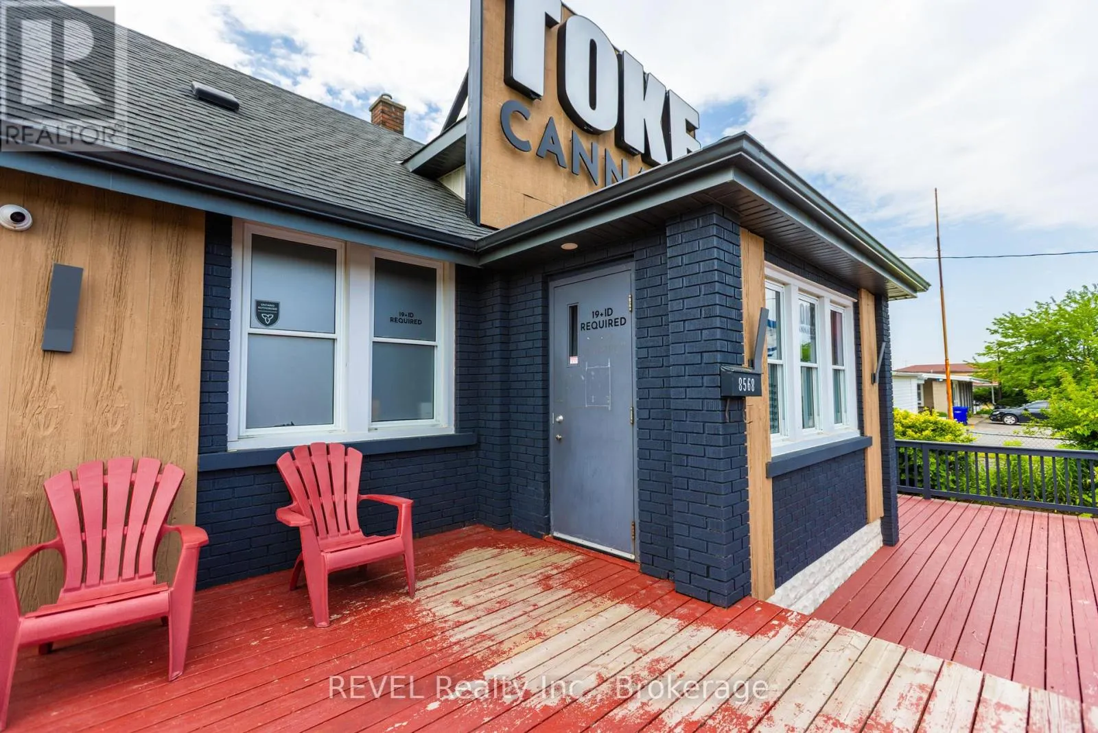 8568 LUNDYS LANE