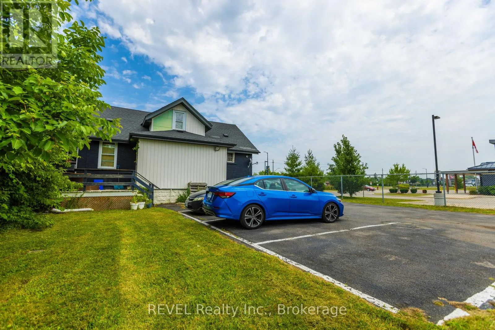 8568 LUNDYS LANE