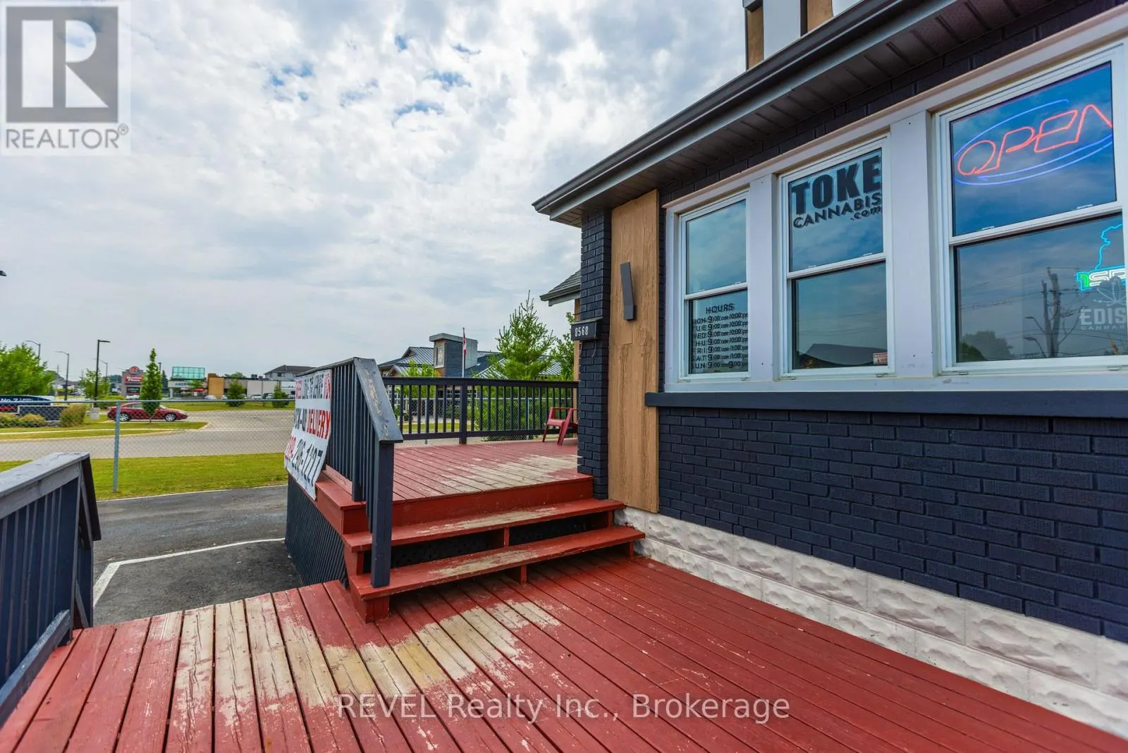 8568 LUNDYS LANE