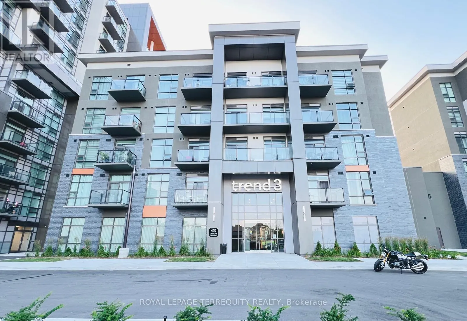 117 - 470 DUNDAS STREET E
