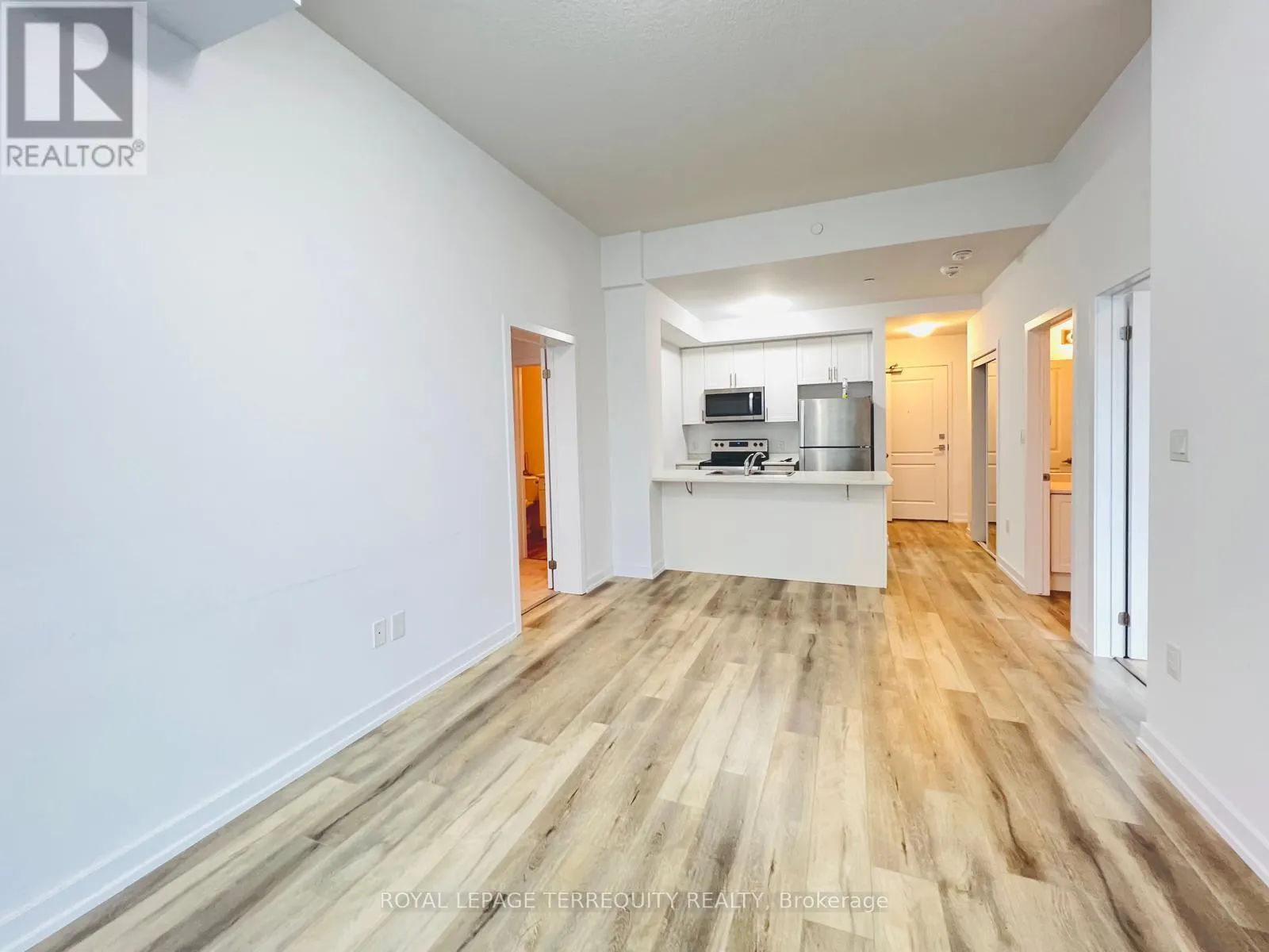 117 - 470 DUNDAS STREET E