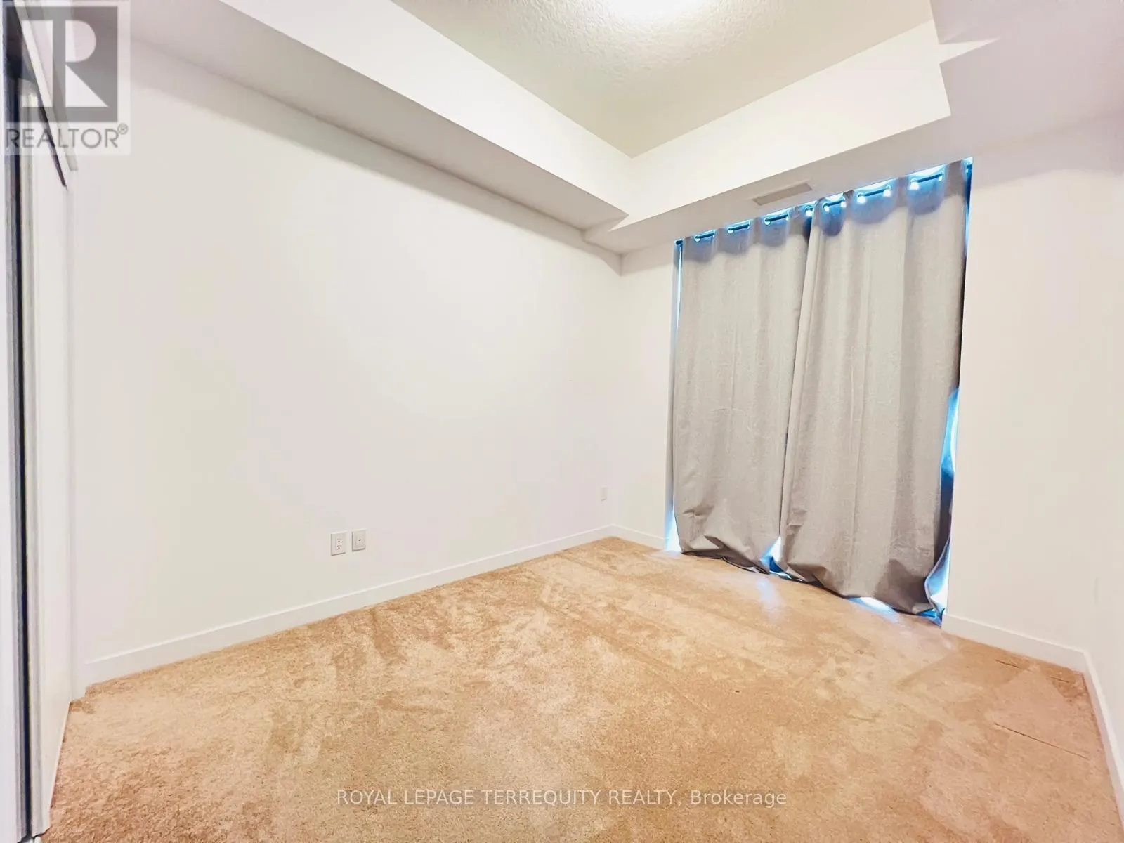 117 - 470 DUNDAS STREET E
