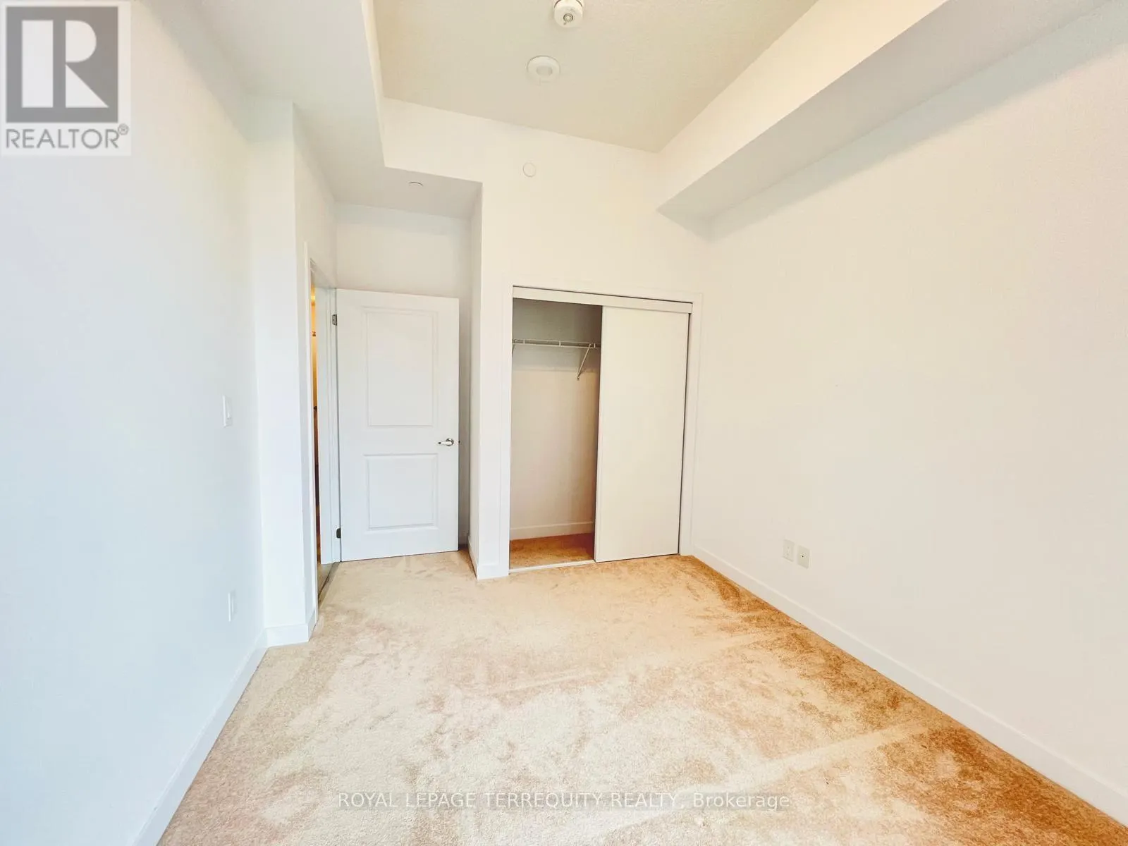 117 - 470 DUNDAS STREET E