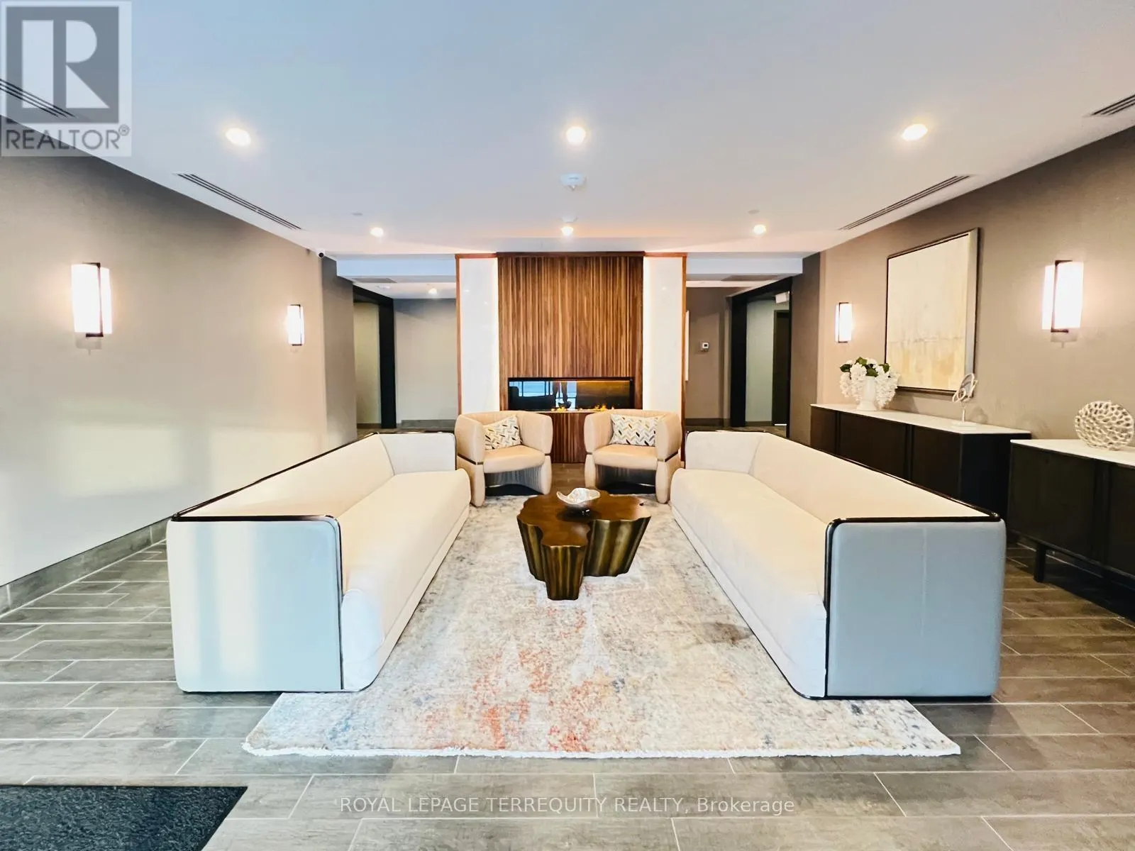 117 - 470 DUNDAS STREET E