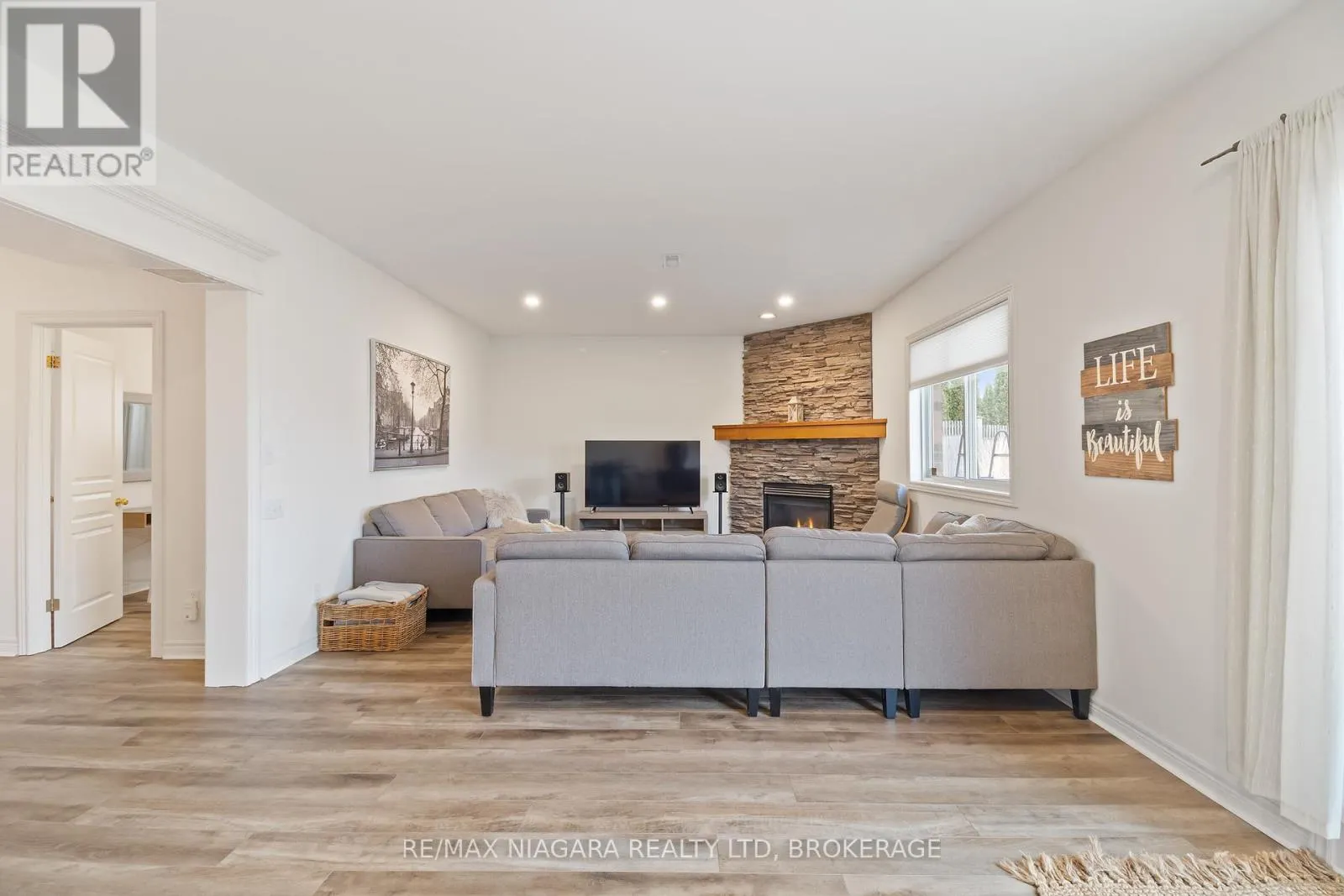 8311 VEGTER COURT