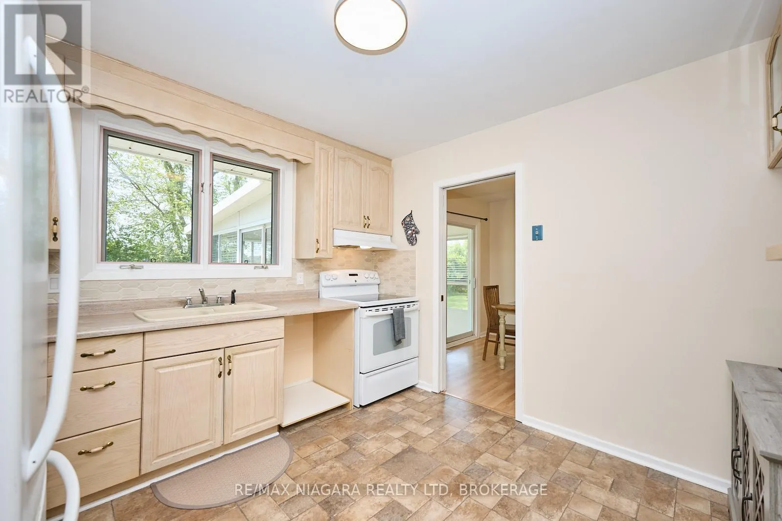 1129 MANNING COURT