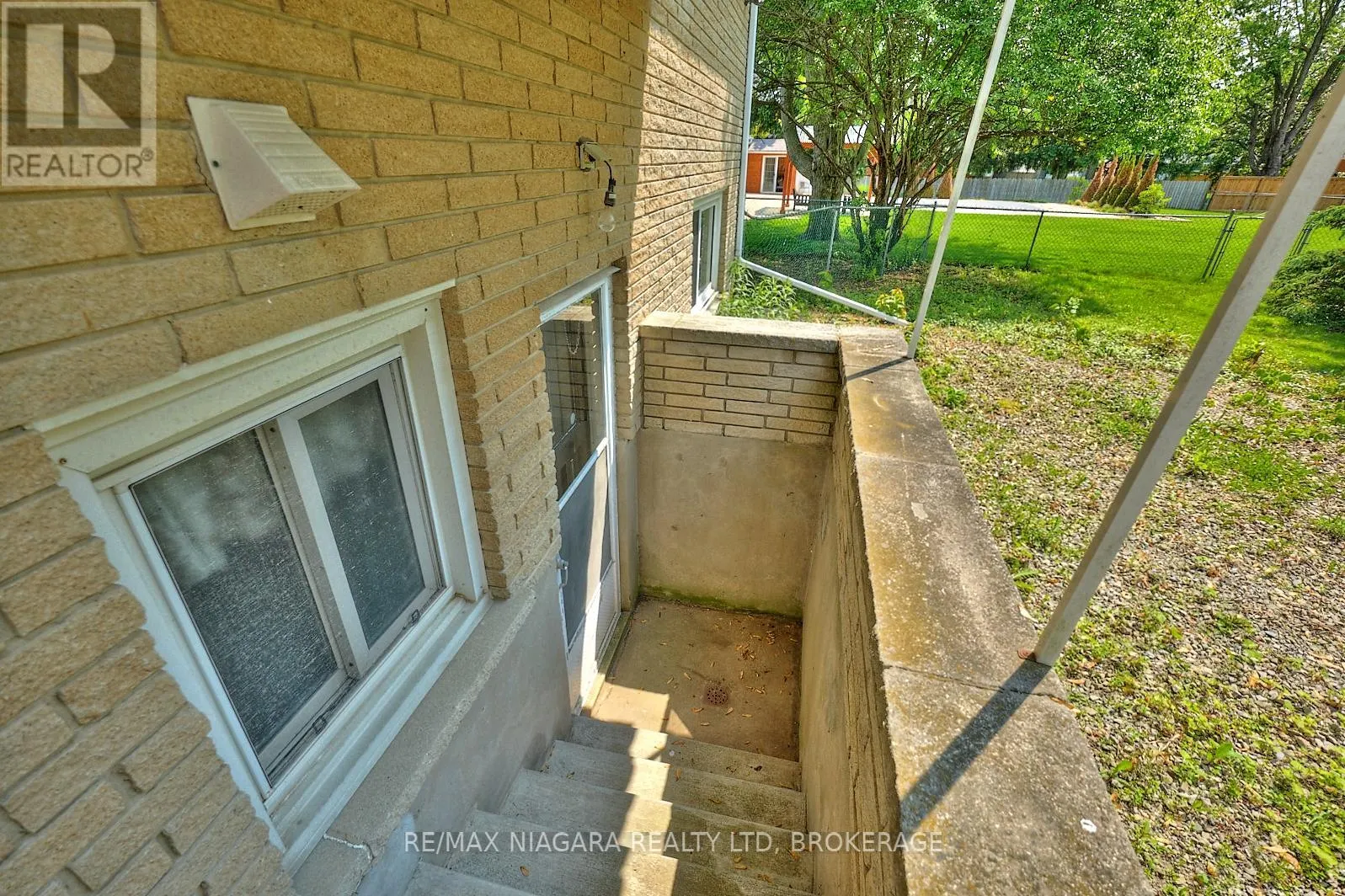 1129 MANNING COURT