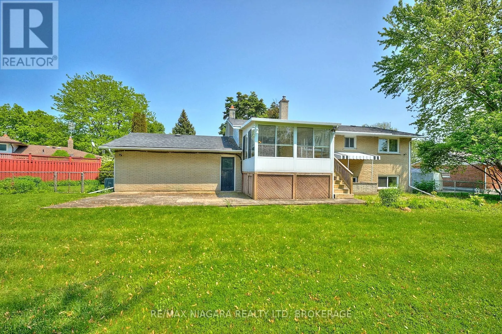 1129 MANNING COURT