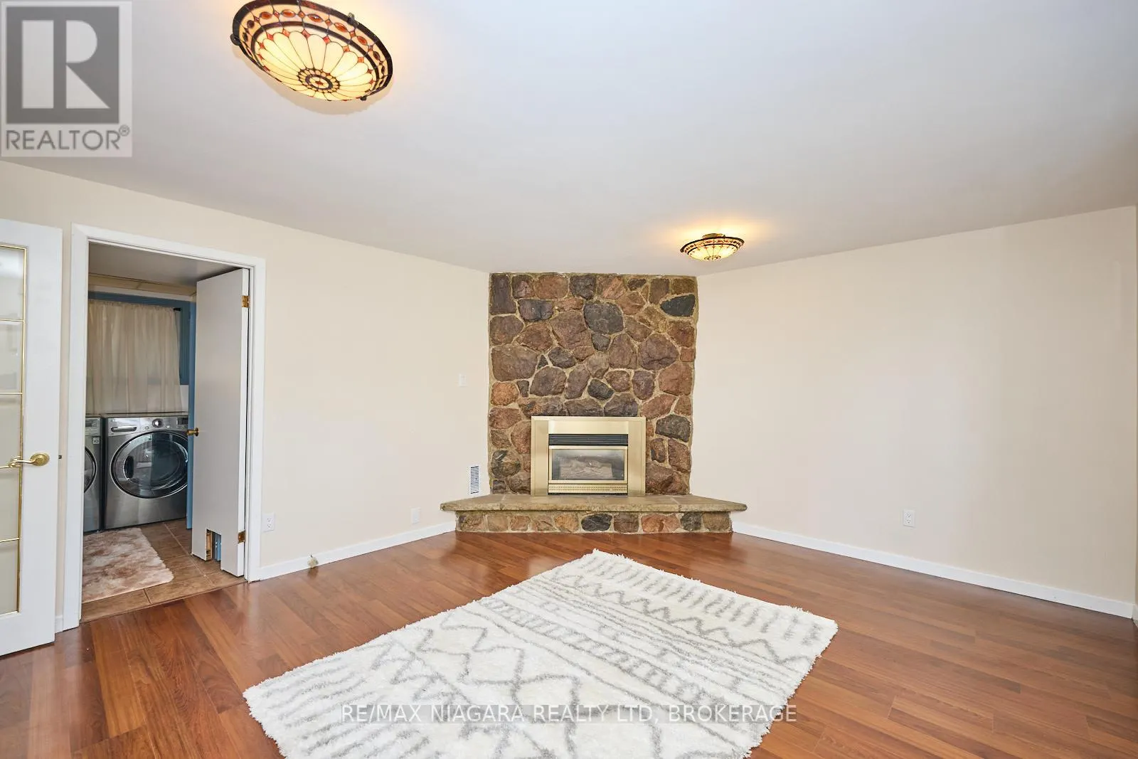 1129 MANNING COURT