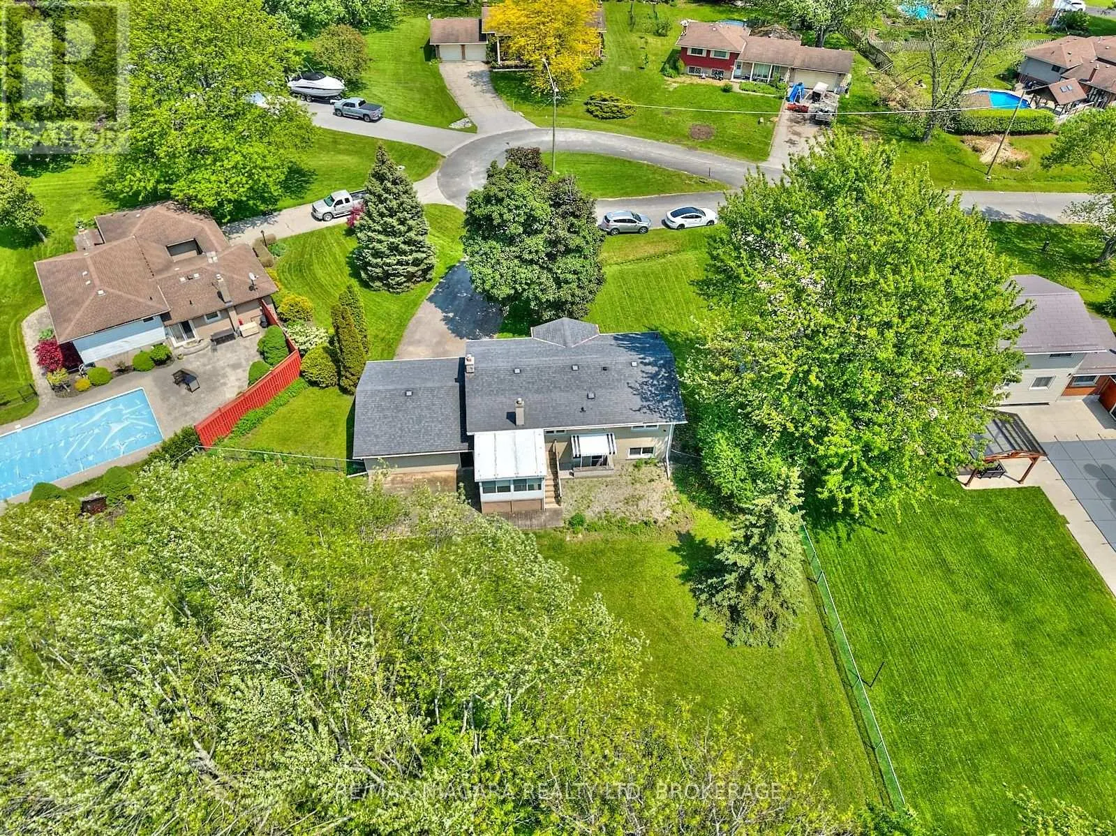 1129 MANNING COURT