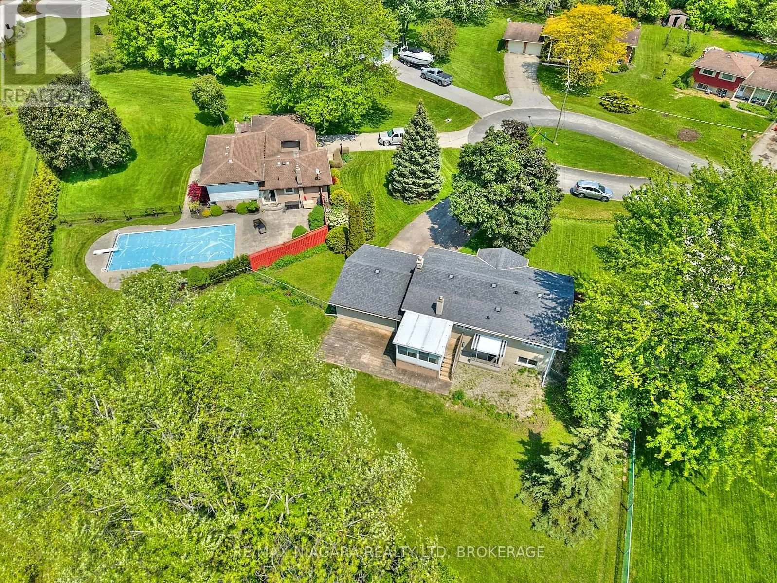 1129 MANNING COURT