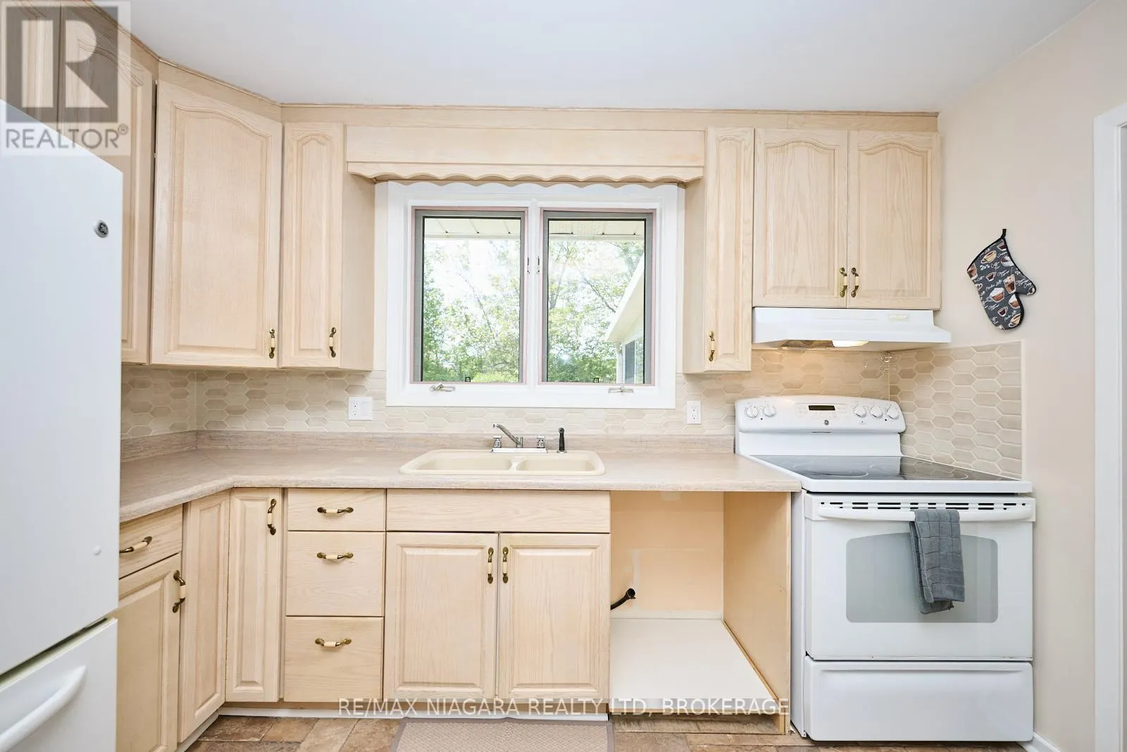 1129 MANNING COURT