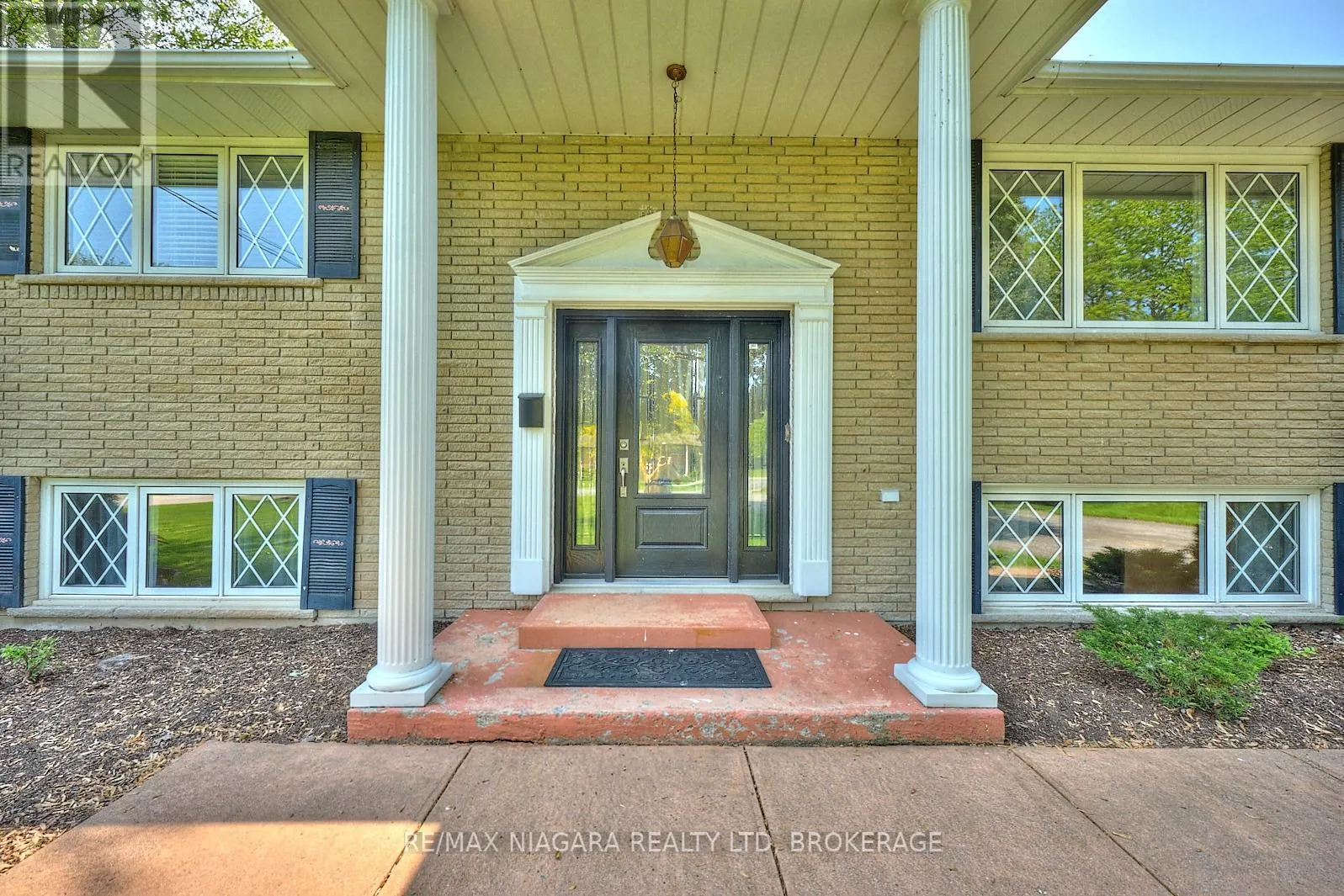1129 MANNING COURT