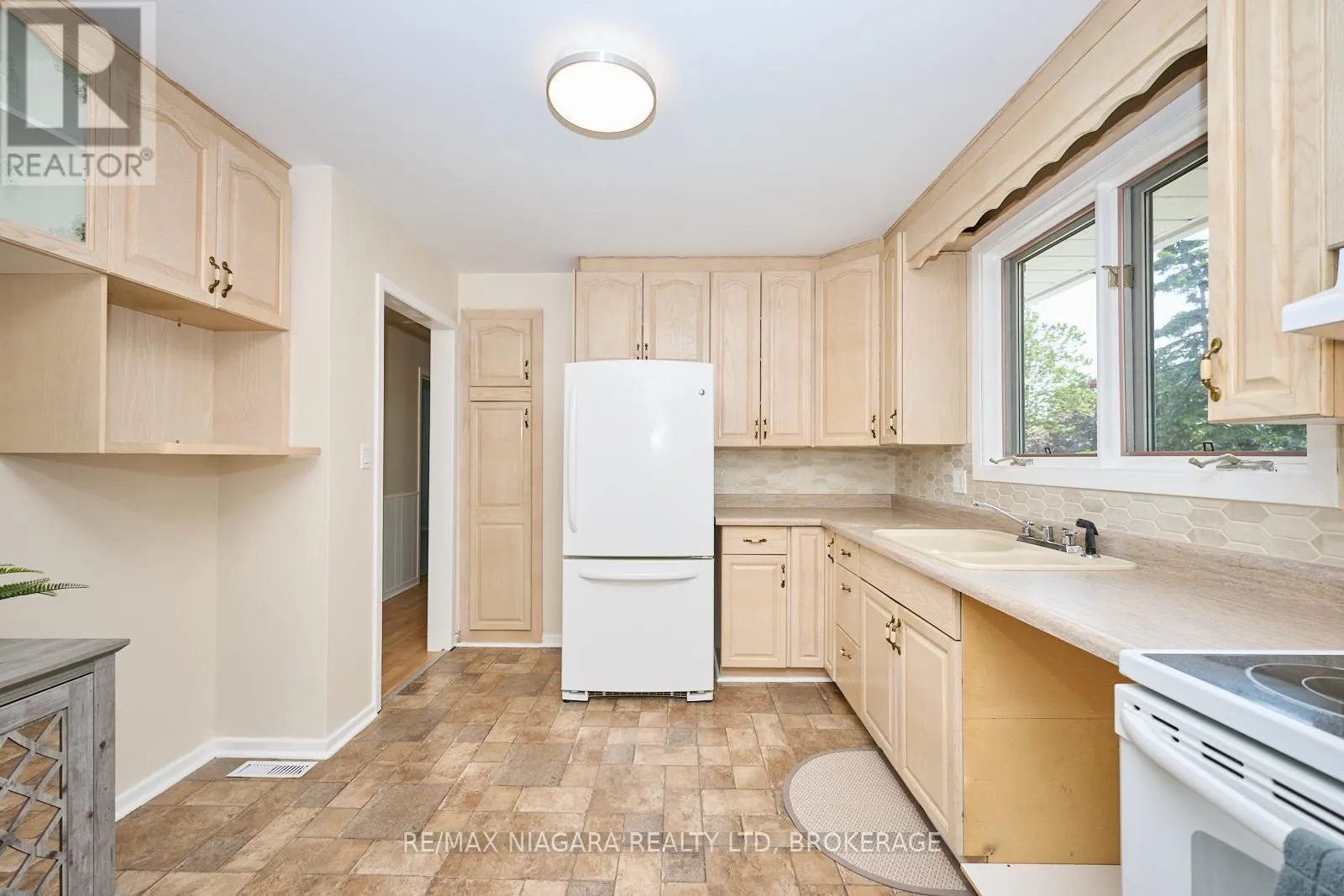 1129 MANNING COURT