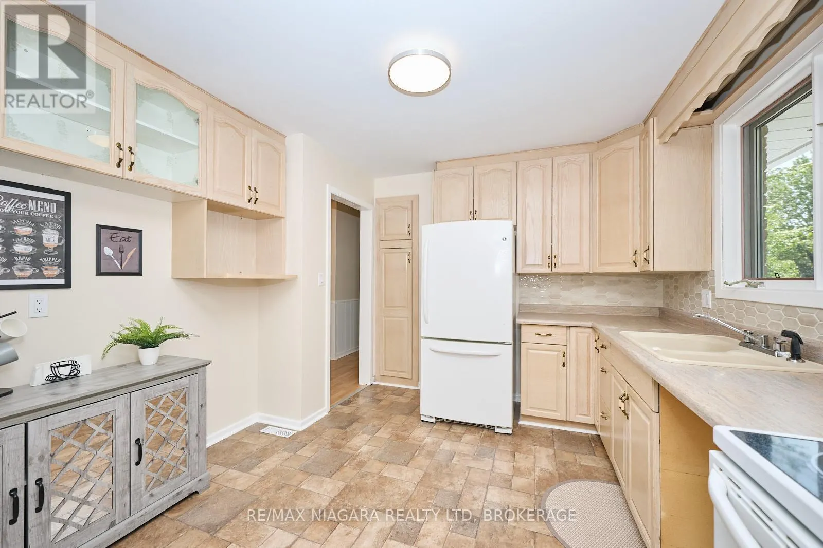 1129 MANNING COURT