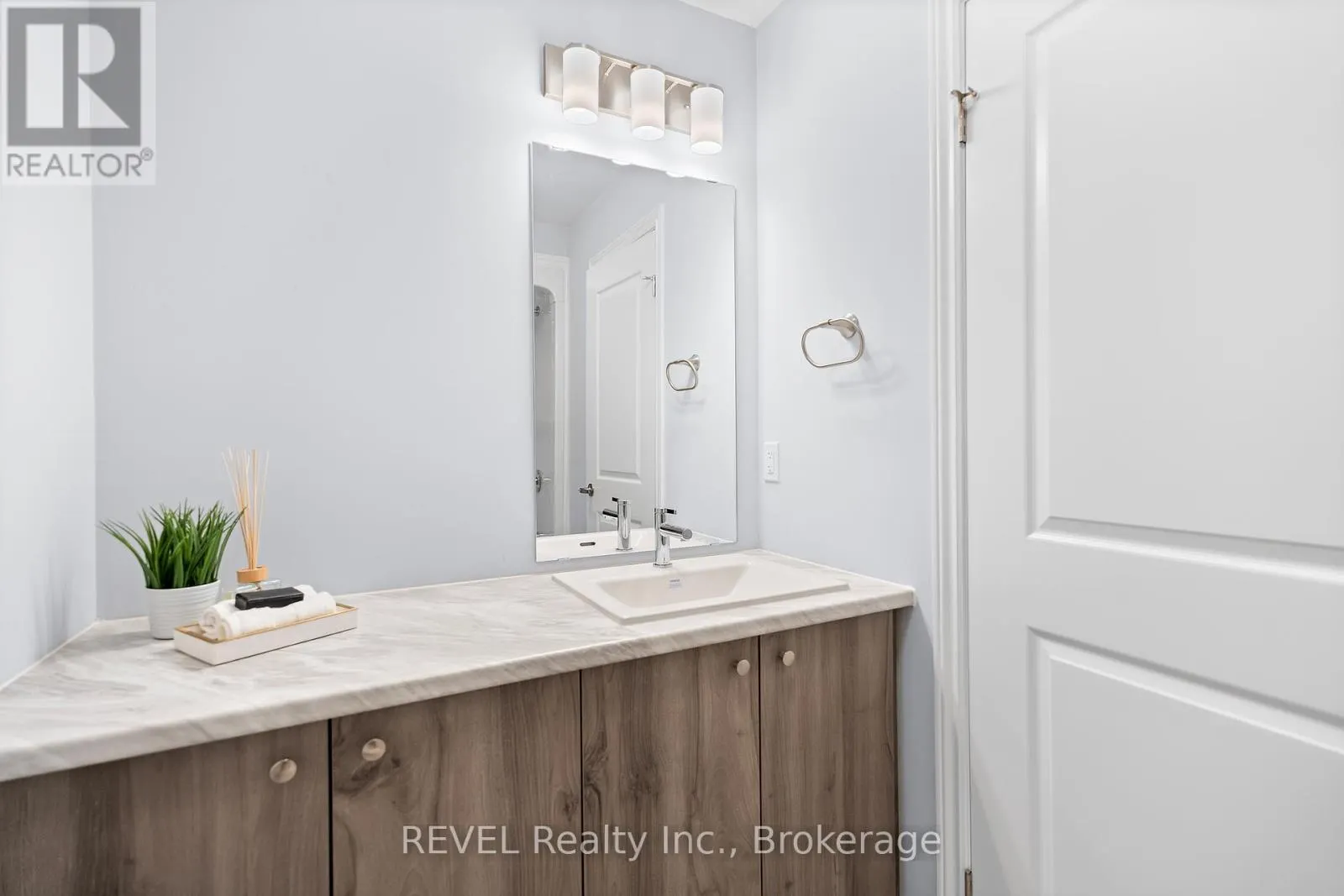 49 - 5672 DORCHESTER ROAD, #49